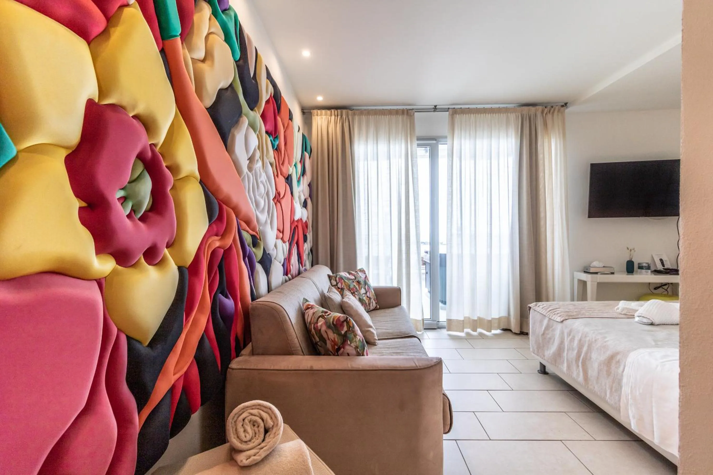 Guests, Bed in Vistamare Suite