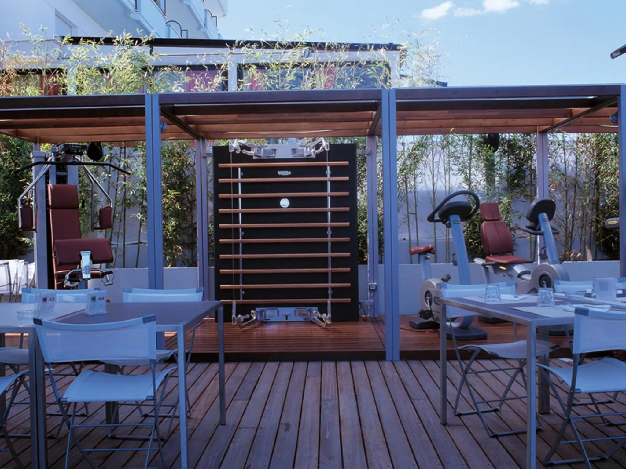 Restaurant/places to eat in Vistamare Suite