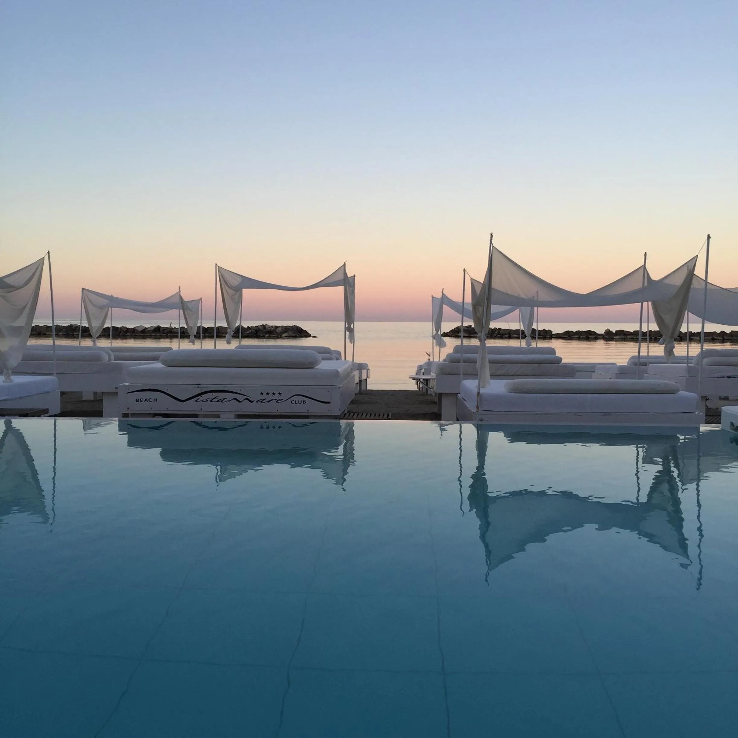 Beach in Vistamare Suite