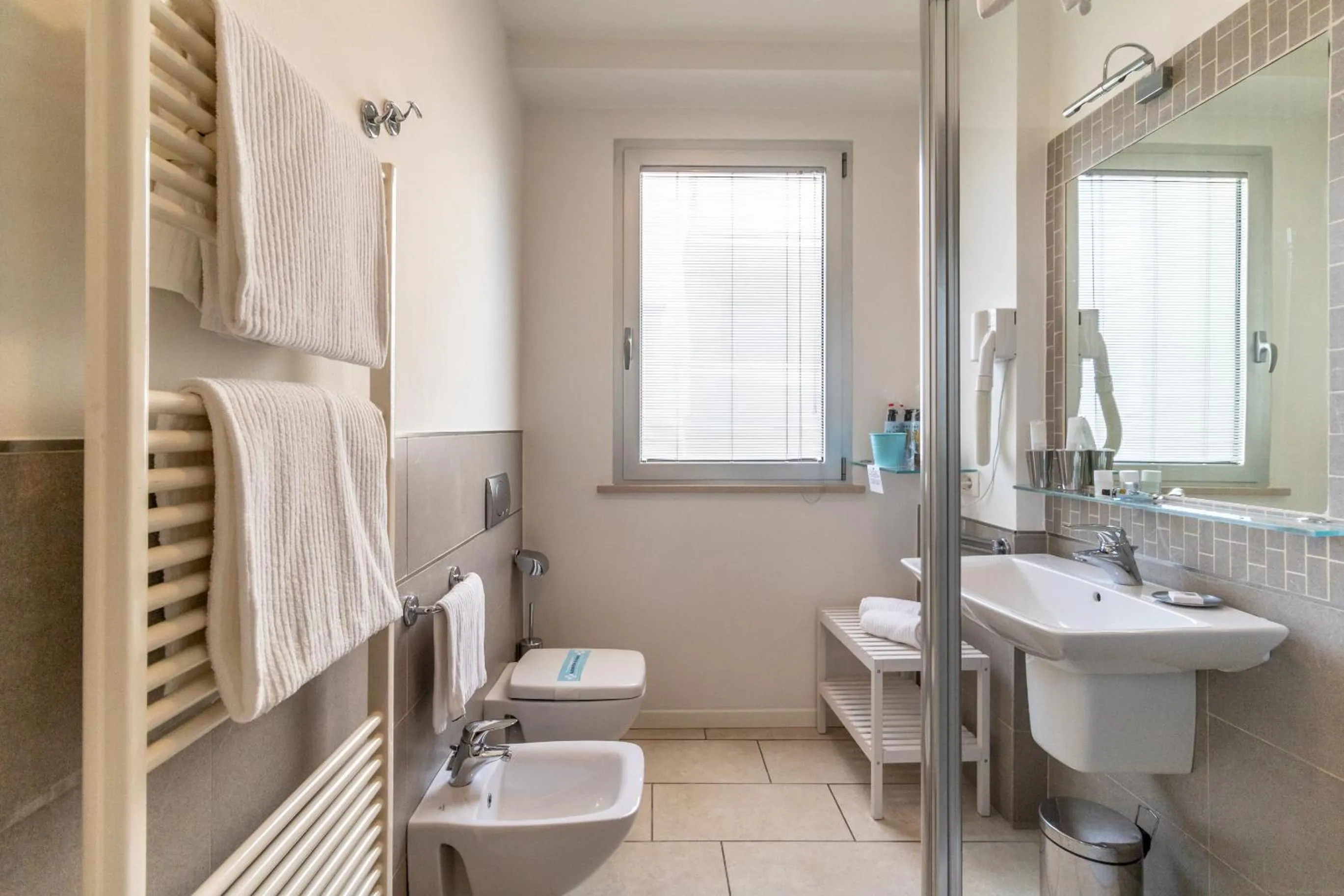 Bathroom in Vistamare Suite