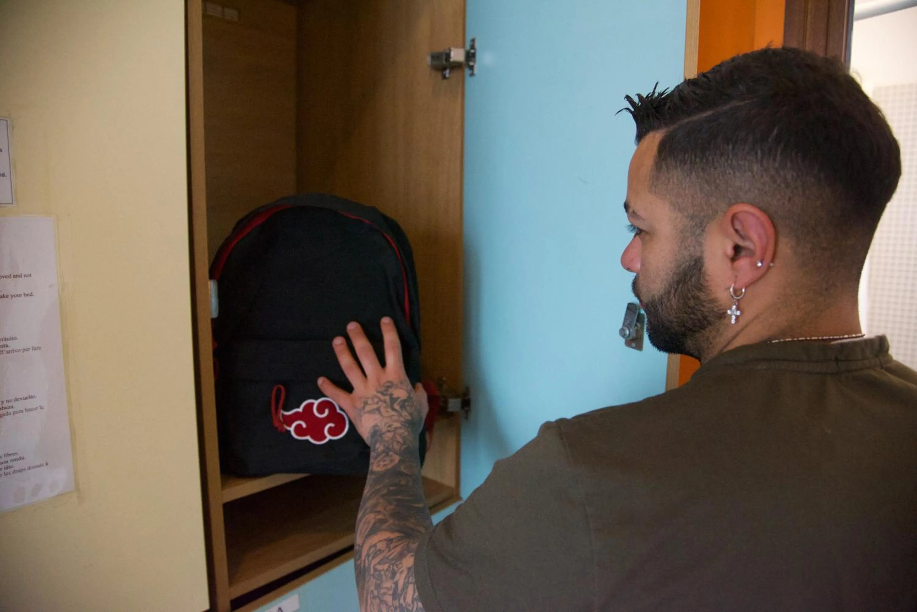 wardrobe in Sunflower City Student Hostel & Bar