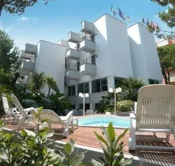 Property building, Swimming Pool in Hotel Kiss