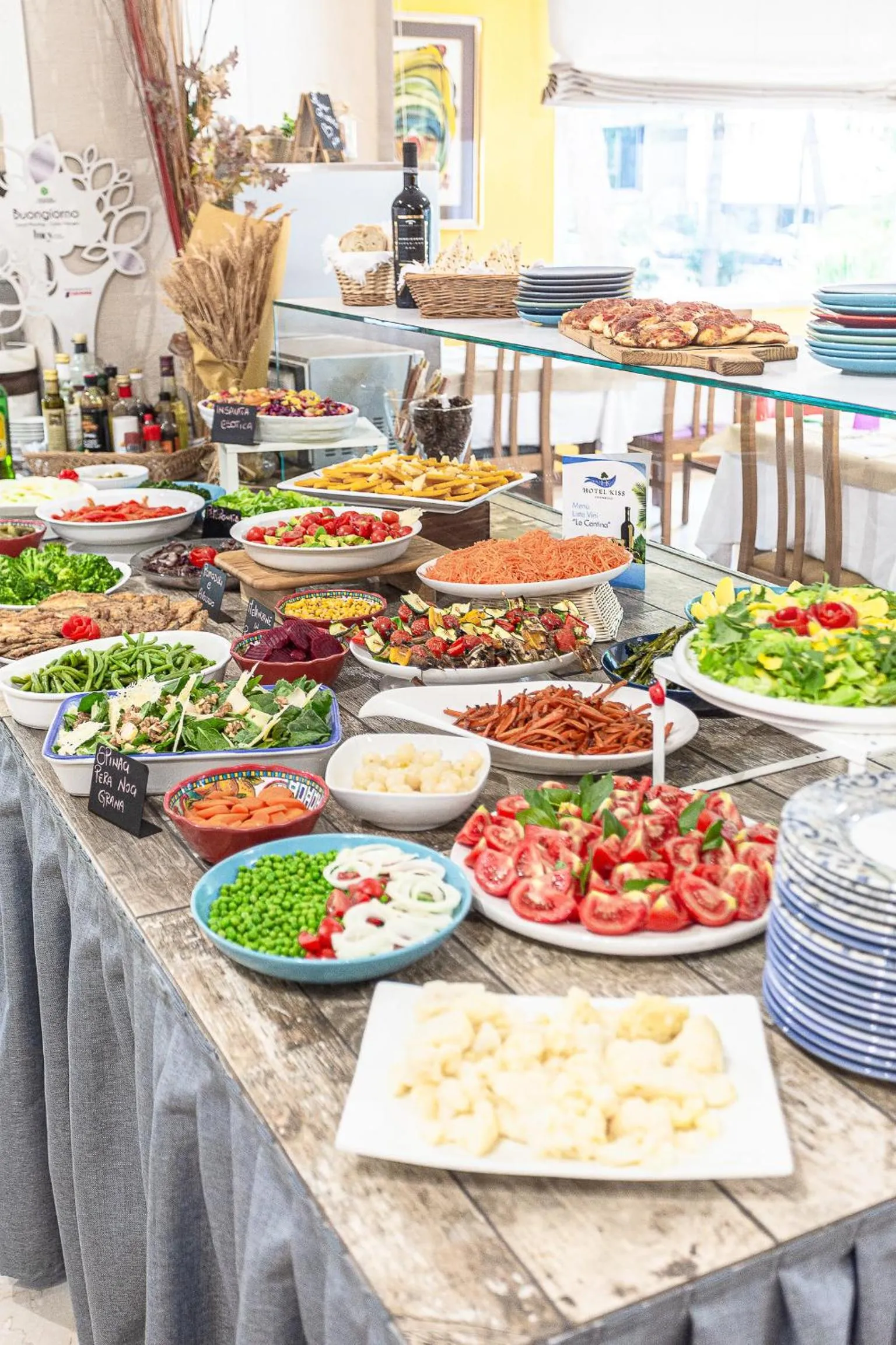 Restaurant/places to eat in Hotel Kiss