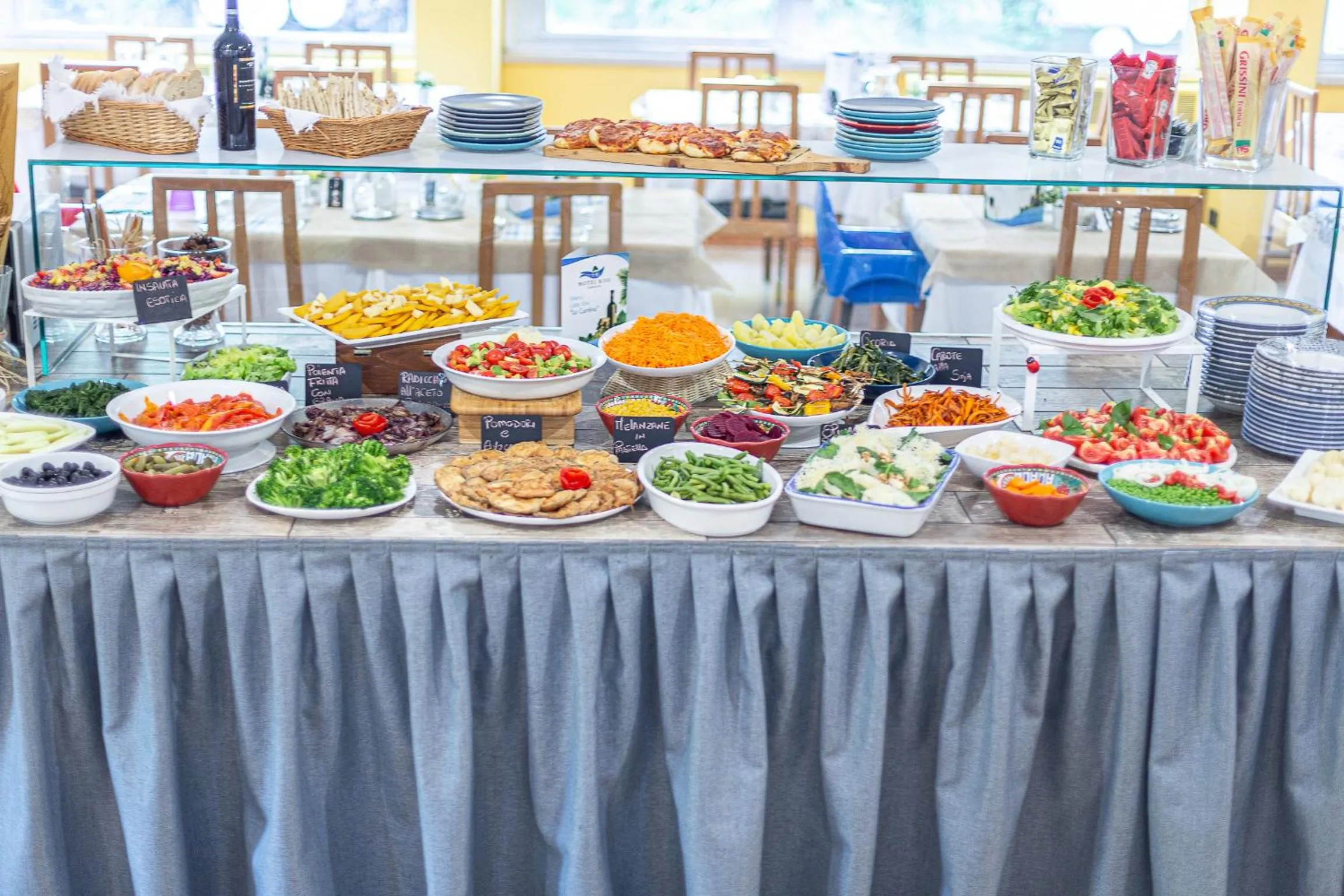 Restaurant/places to eat in Hotel Kiss