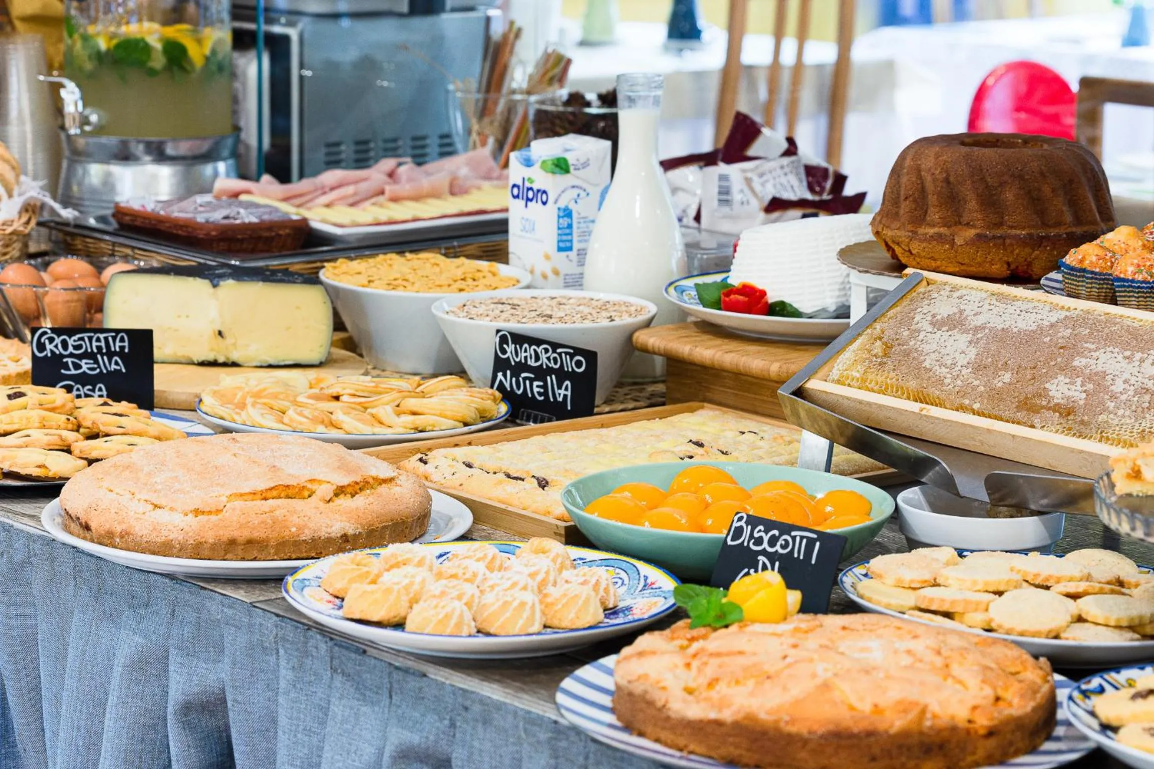 Restaurant/places to eat in Hotel Kiss