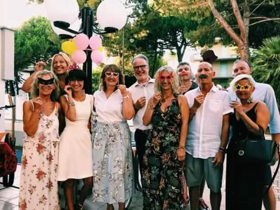 People in Hotel Kiss