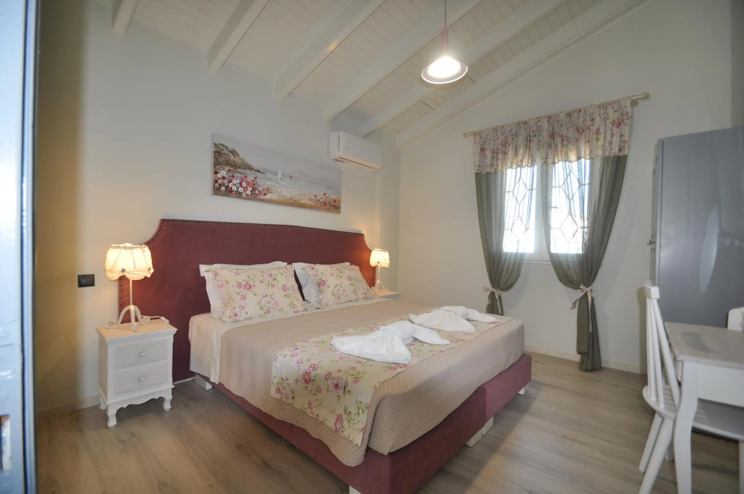 Bed in Agios Gordios Stevens on the hill