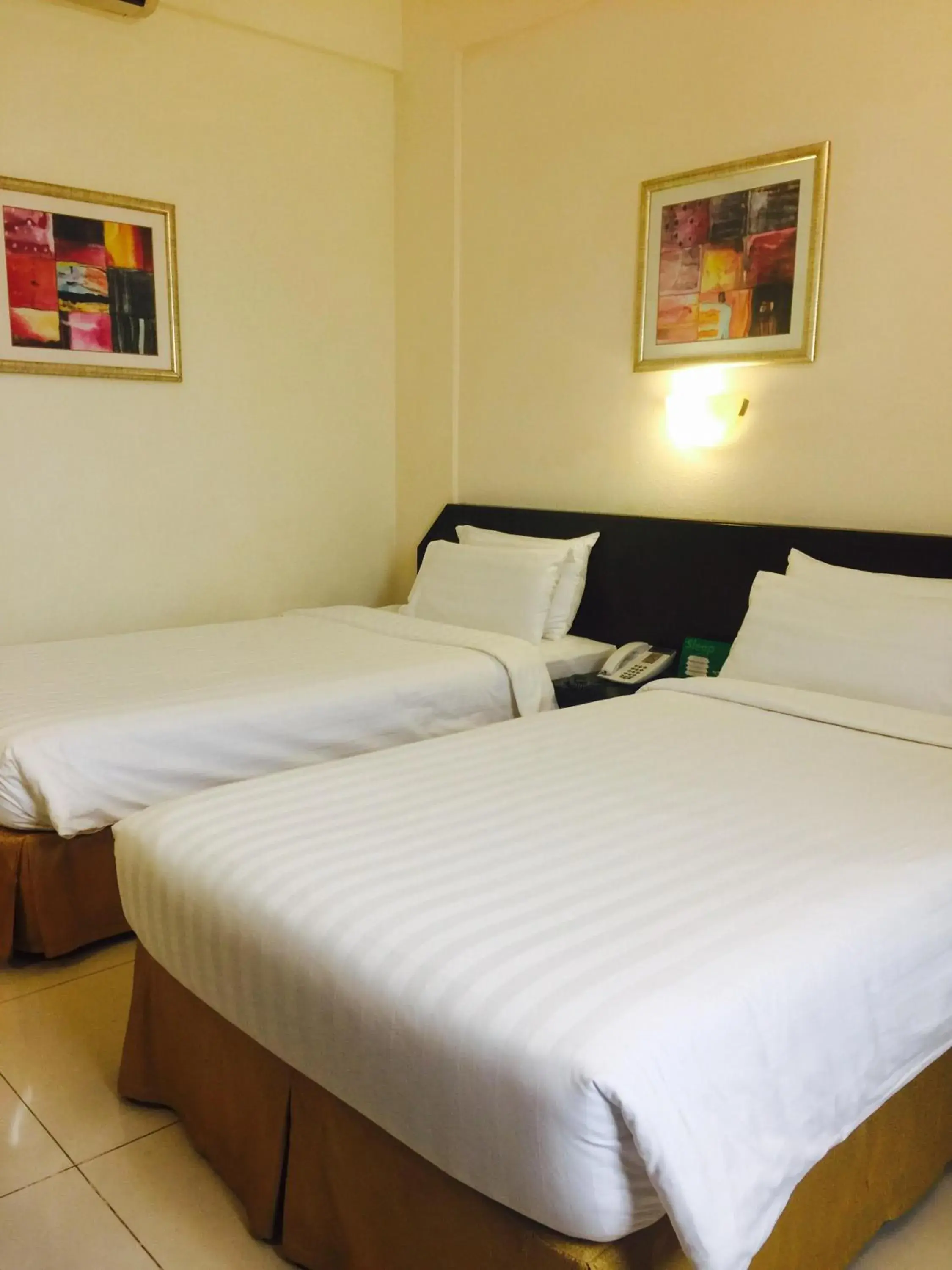 Twin Room in Hotel Al Madinah Holiday Twin Room in Hotel Al Madinah Holiday