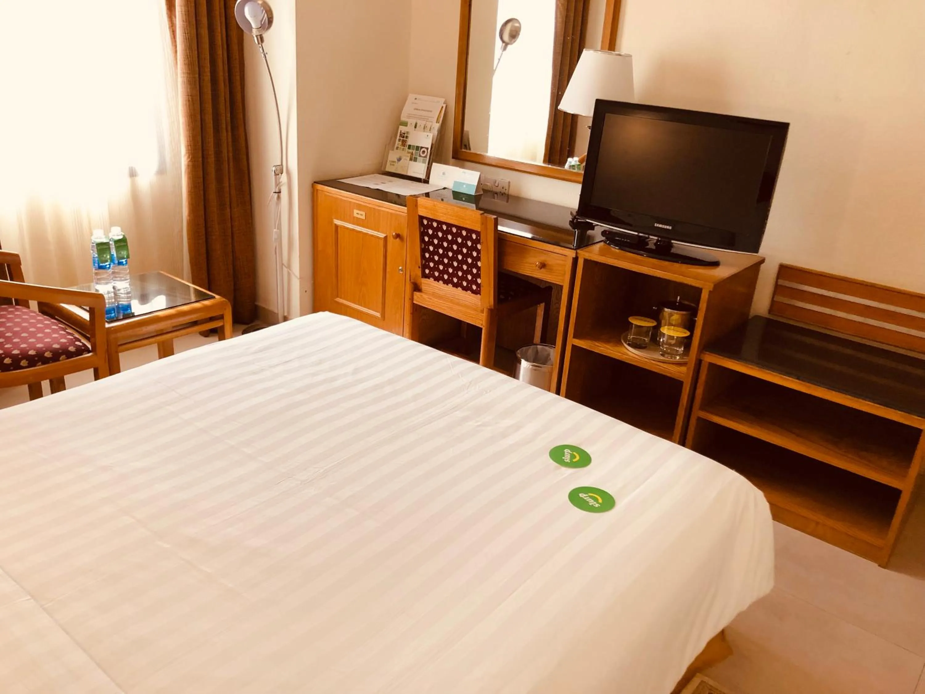 Bedroom, Bed in Hotel Al Madinah Holiday