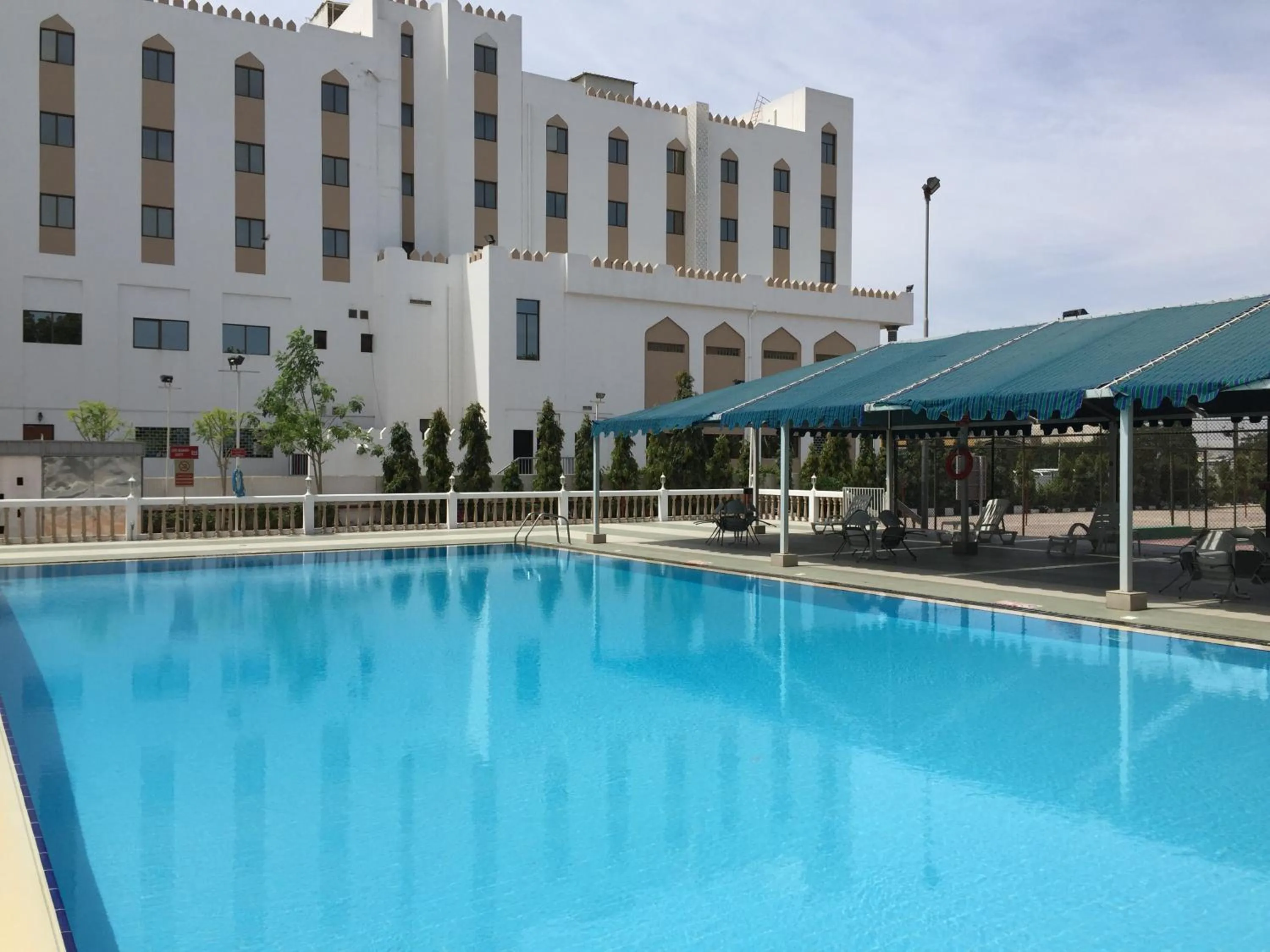 Swimming pool in Hotel Al Madinah Holiday