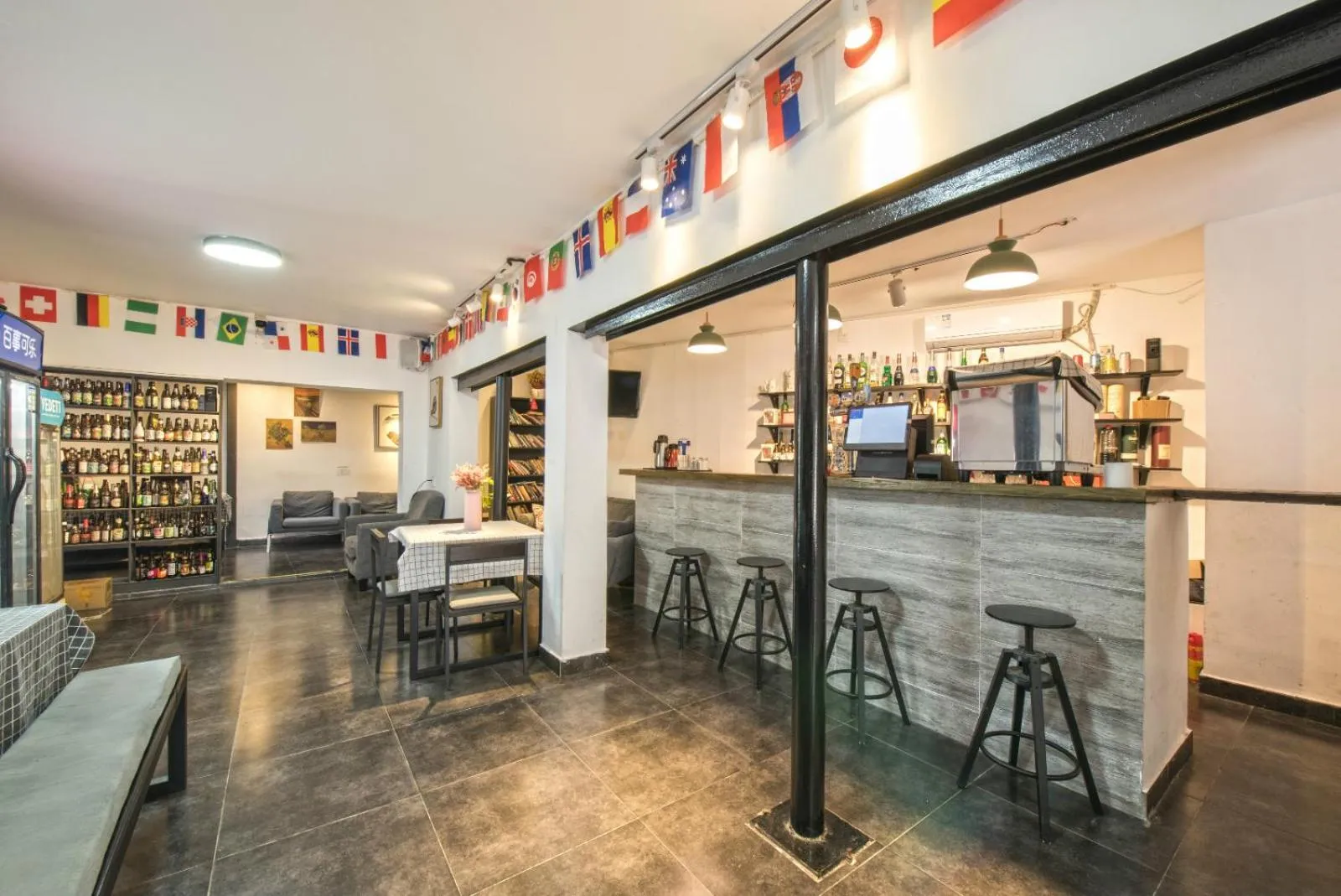Dining area in Dayin International Youth Hostel - Oriental Pearl & Lujiazui