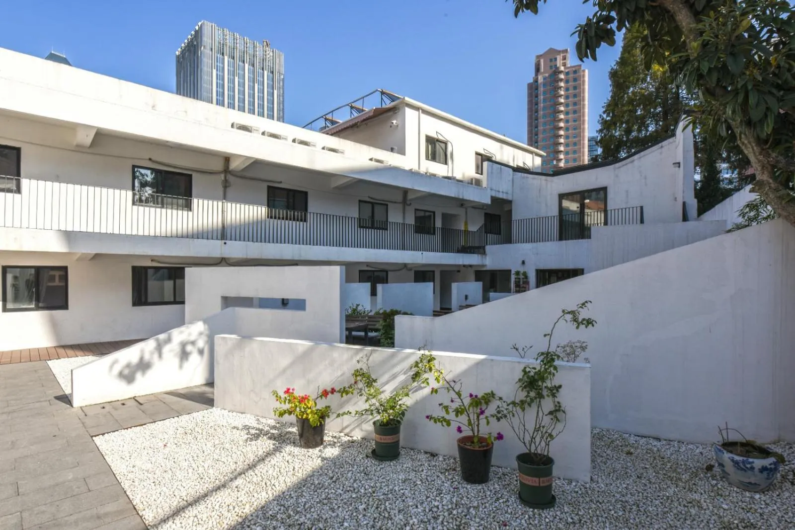 Garden view in Dayin International Youth Hostel - Oriental Pearl & Lujiazui