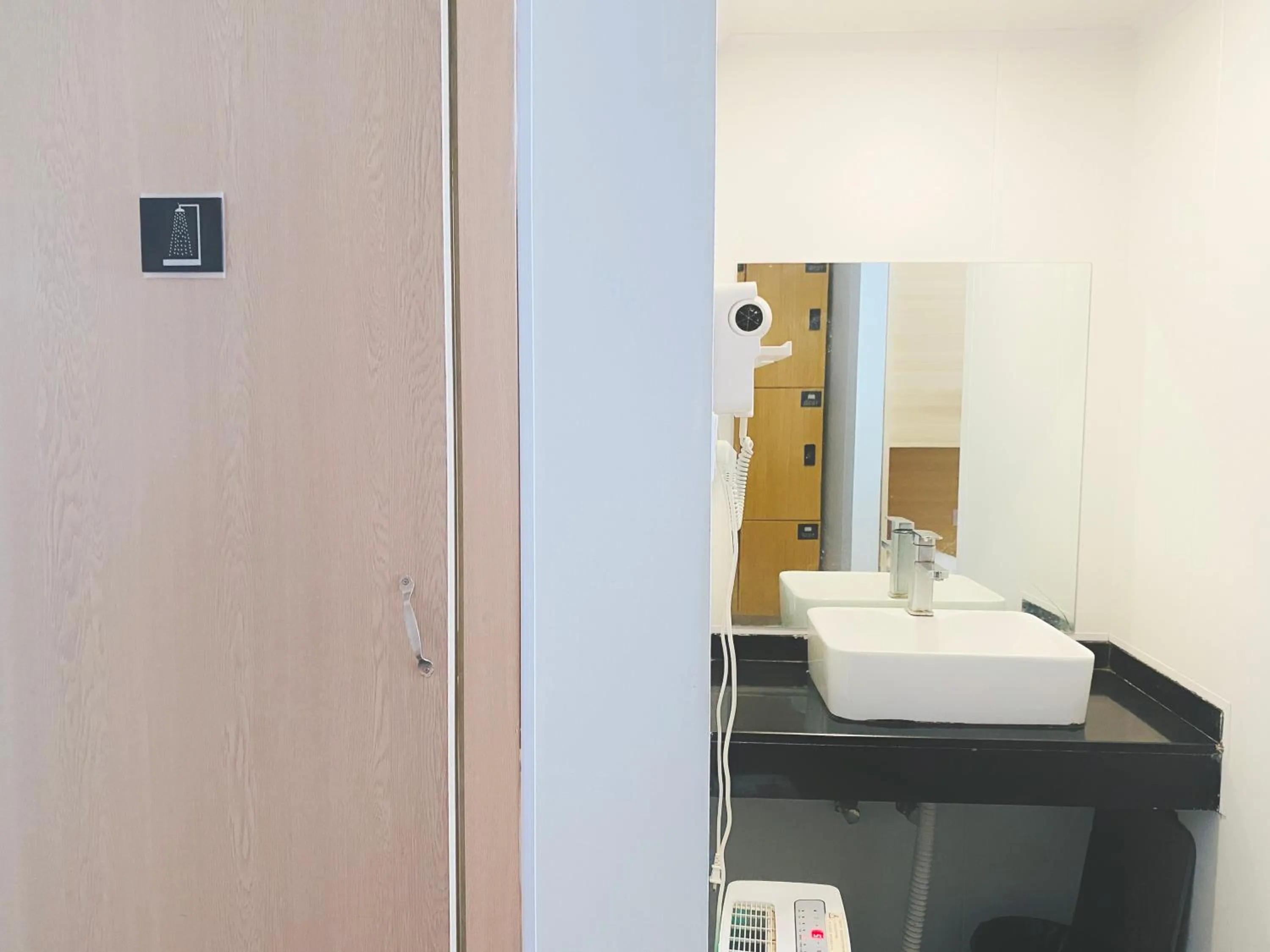 Bathroom in Dayin International Youth Hostel - Oriental Pearl & Lujiazui