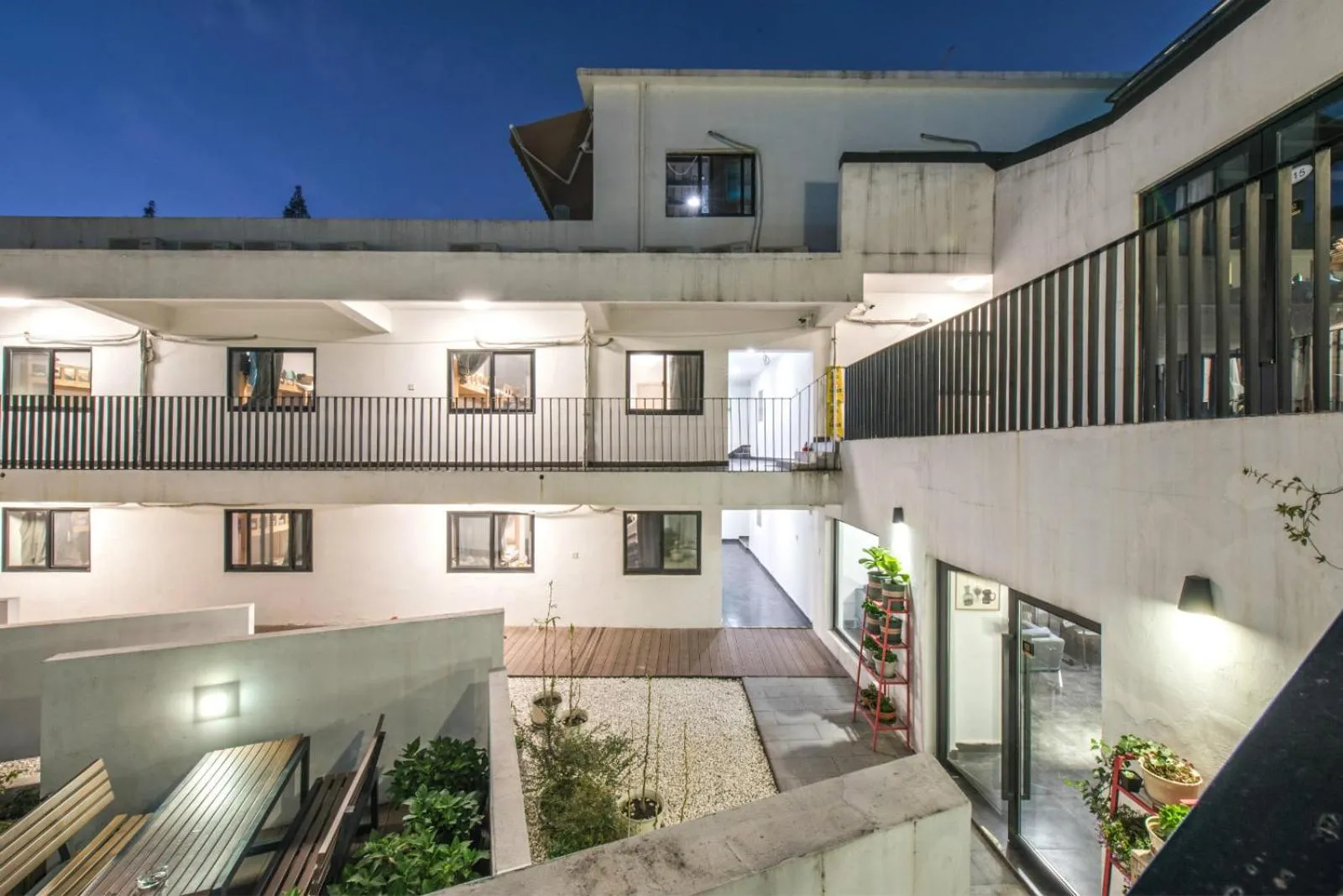 Night in Dayin International Youth Hostel - Oriental Pearl & Lujiazui