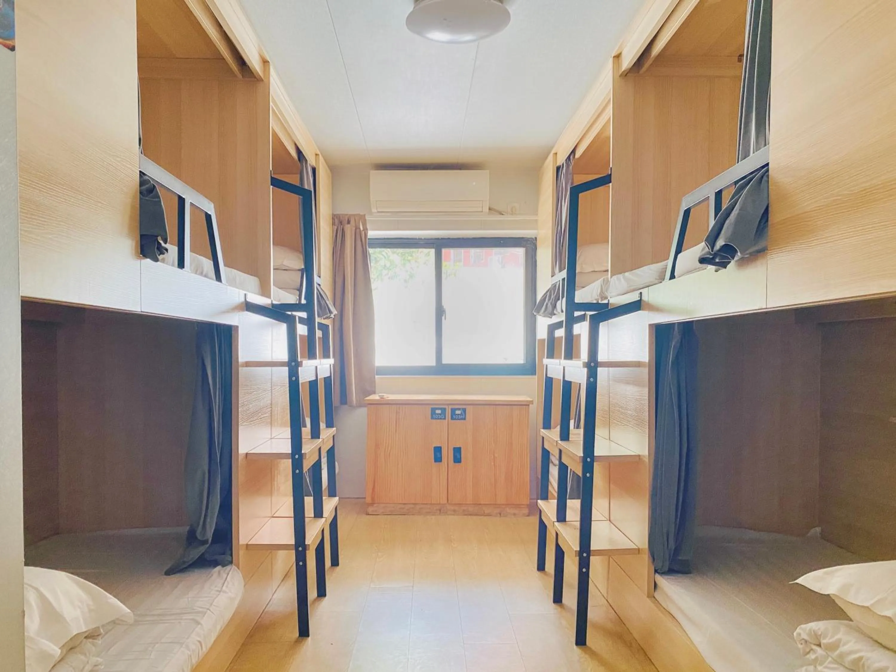 bunk bed, Bed in Dayin International Youth Hostel - Oriental Pearl & Lujiazui