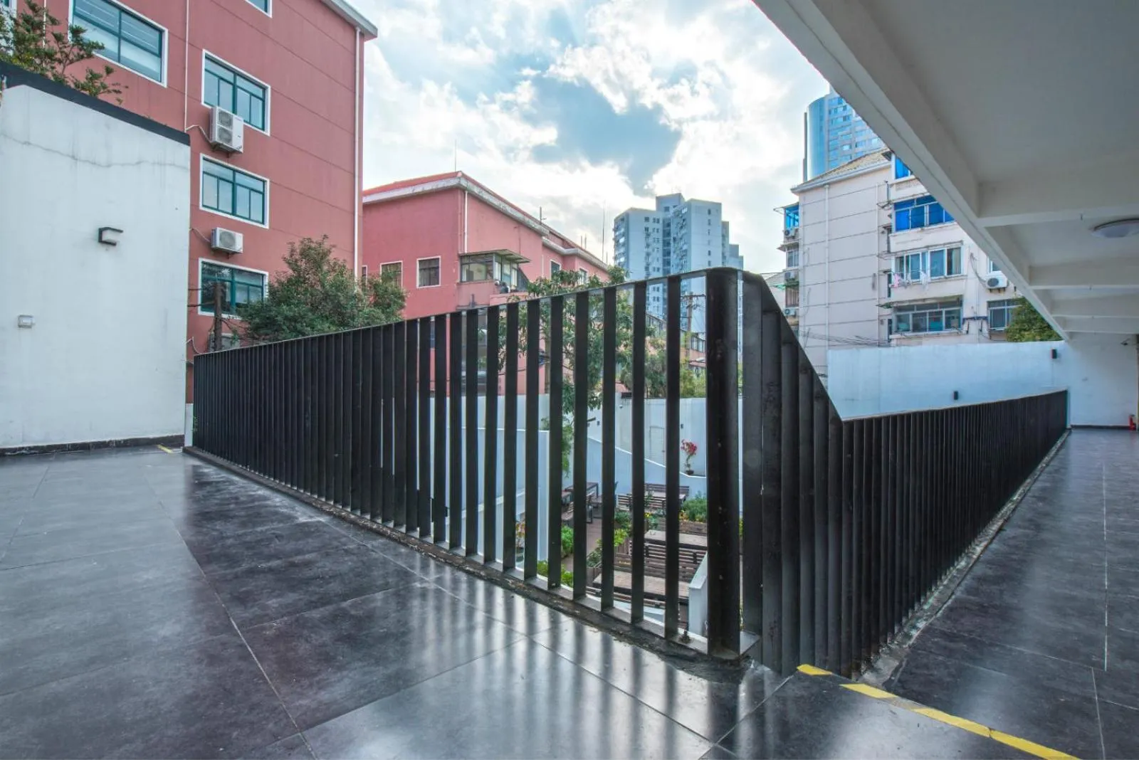 Property building in Dayin International Youth Hostel - Oriental Pearl & Lujiazui