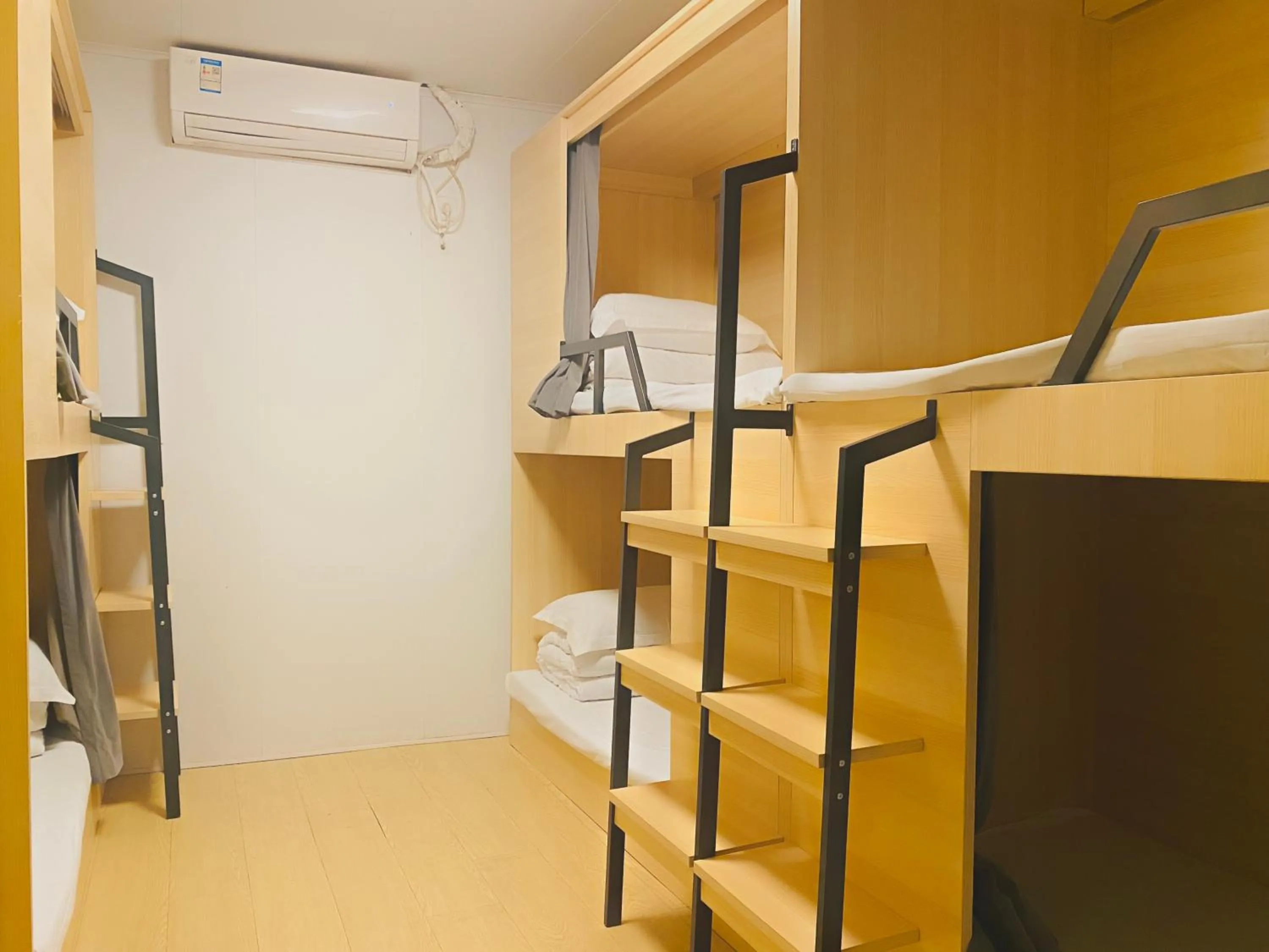 bunk bed in Dayin International Youth Hostel - Oriental Pearl & Lujiazui