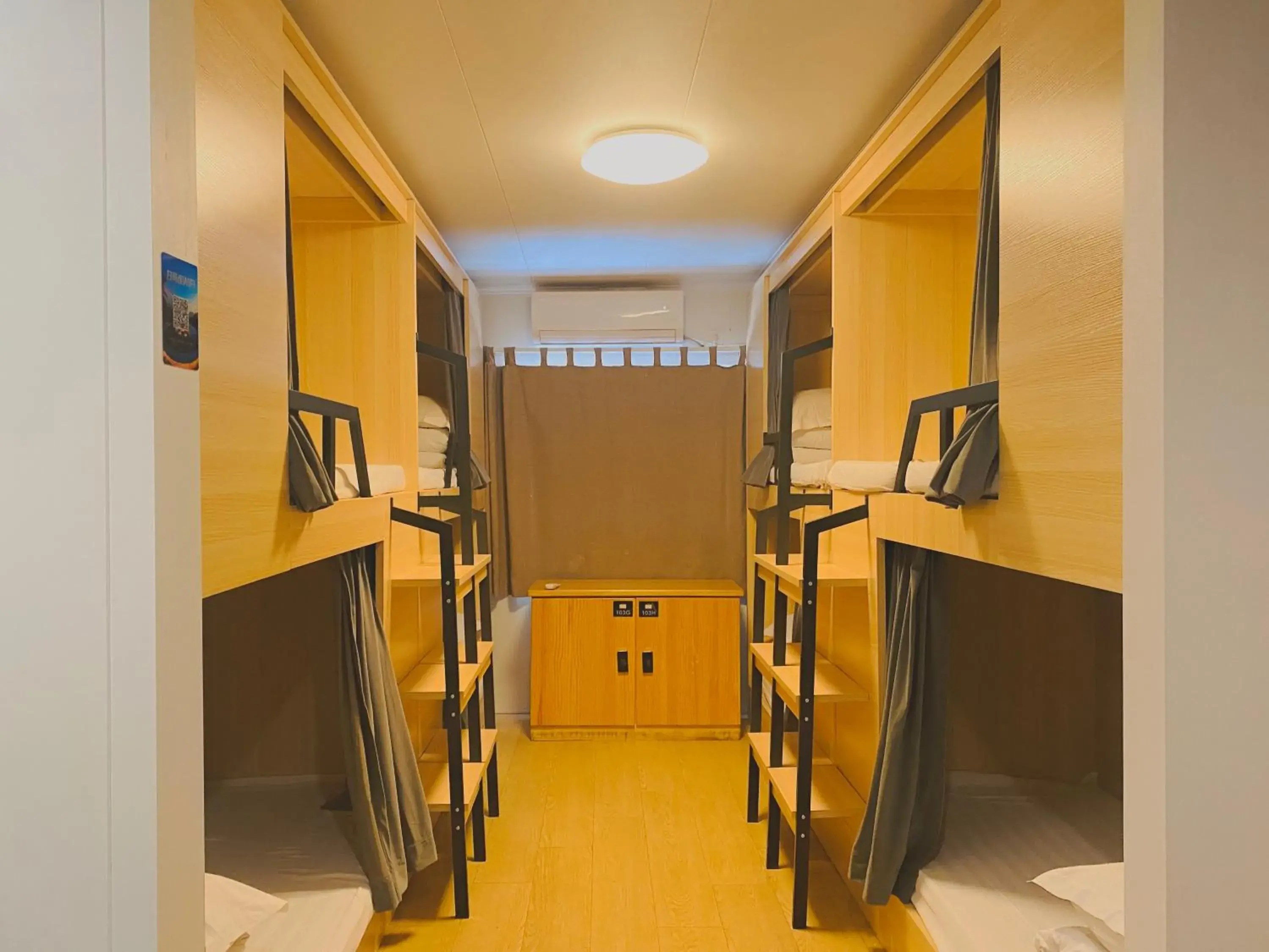 bunk bed in Dayin International Youth Hostel - Oriental Pearl & Lujiazui bunk bed in Dayin International Youth Hostel - Oriental Pearl & Lujiazui