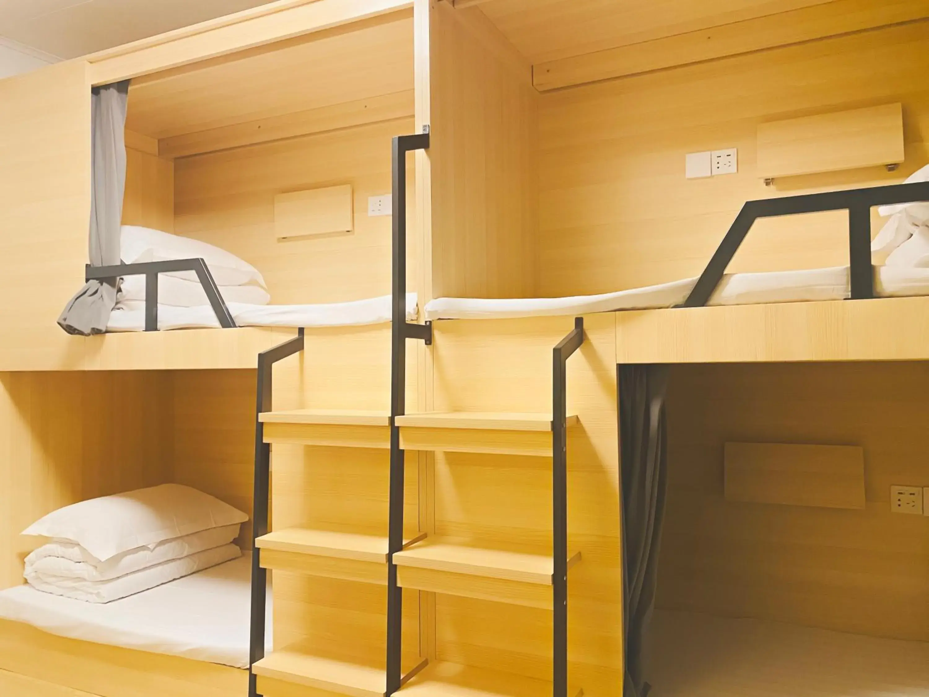 Bed in 8-Bed Female Dormitory Room with Shared Bathroom in Dayin International Youth Hostel - Oriental Pearl & Lujiazui Bed in 8-Bed Female Dormitory Room with Shared Bathroom in Dayin International Youth Hostel - Oriental Pearl & Lujiazui