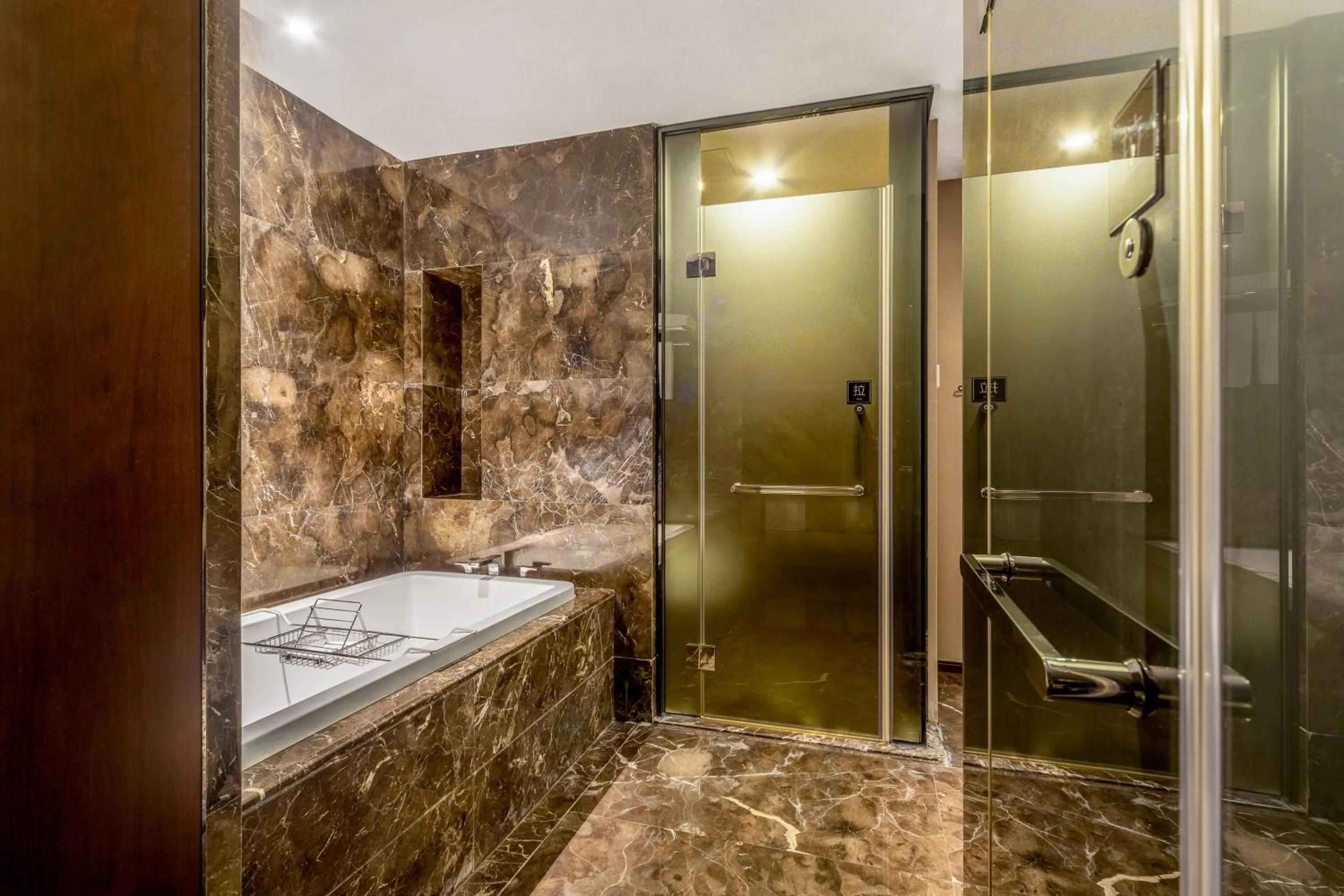 Shower in Zhonghao International Hotel