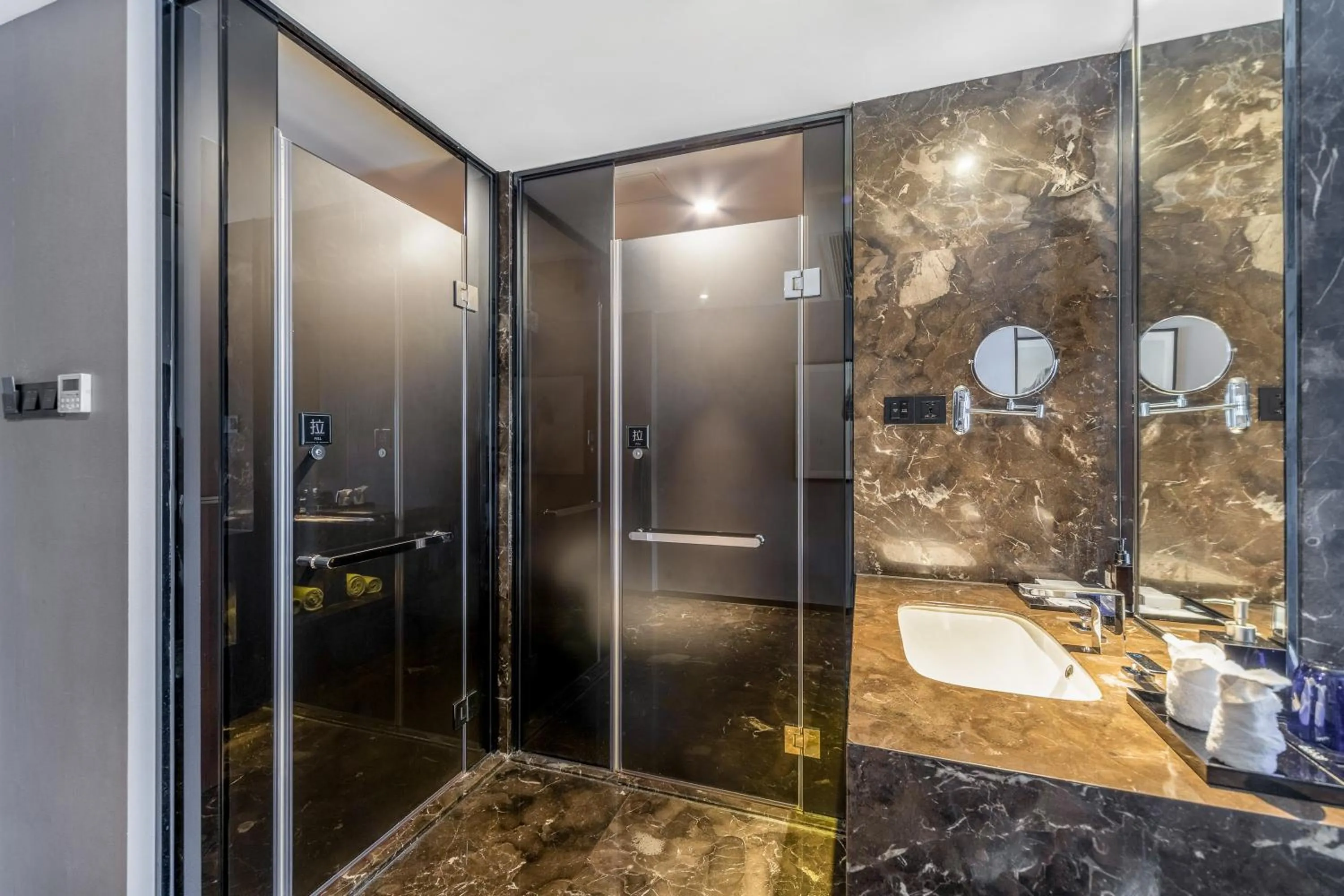 Bathroom in Zhonghao International Hotel