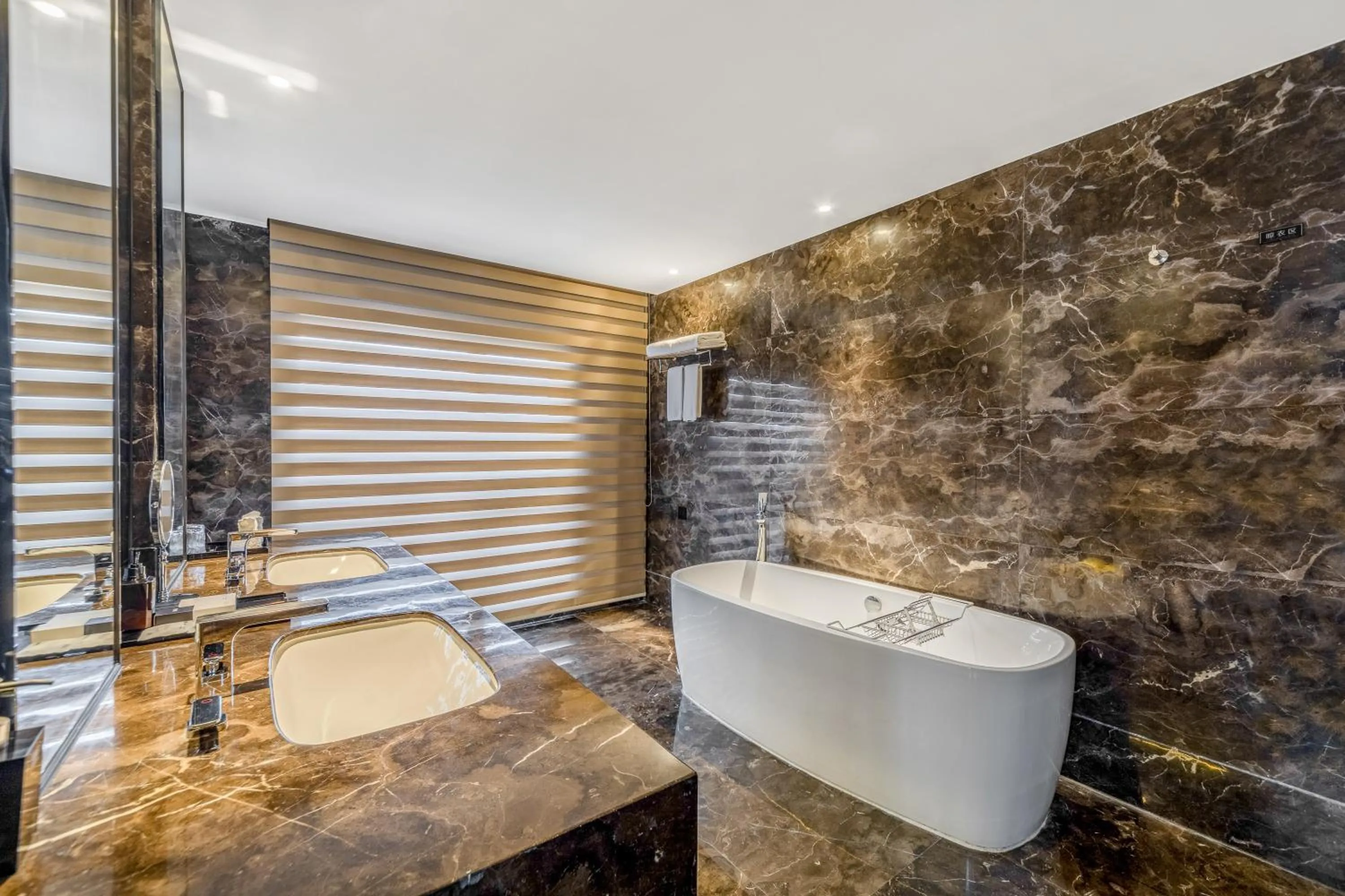 Bathroom in Zhonghao International Hotel