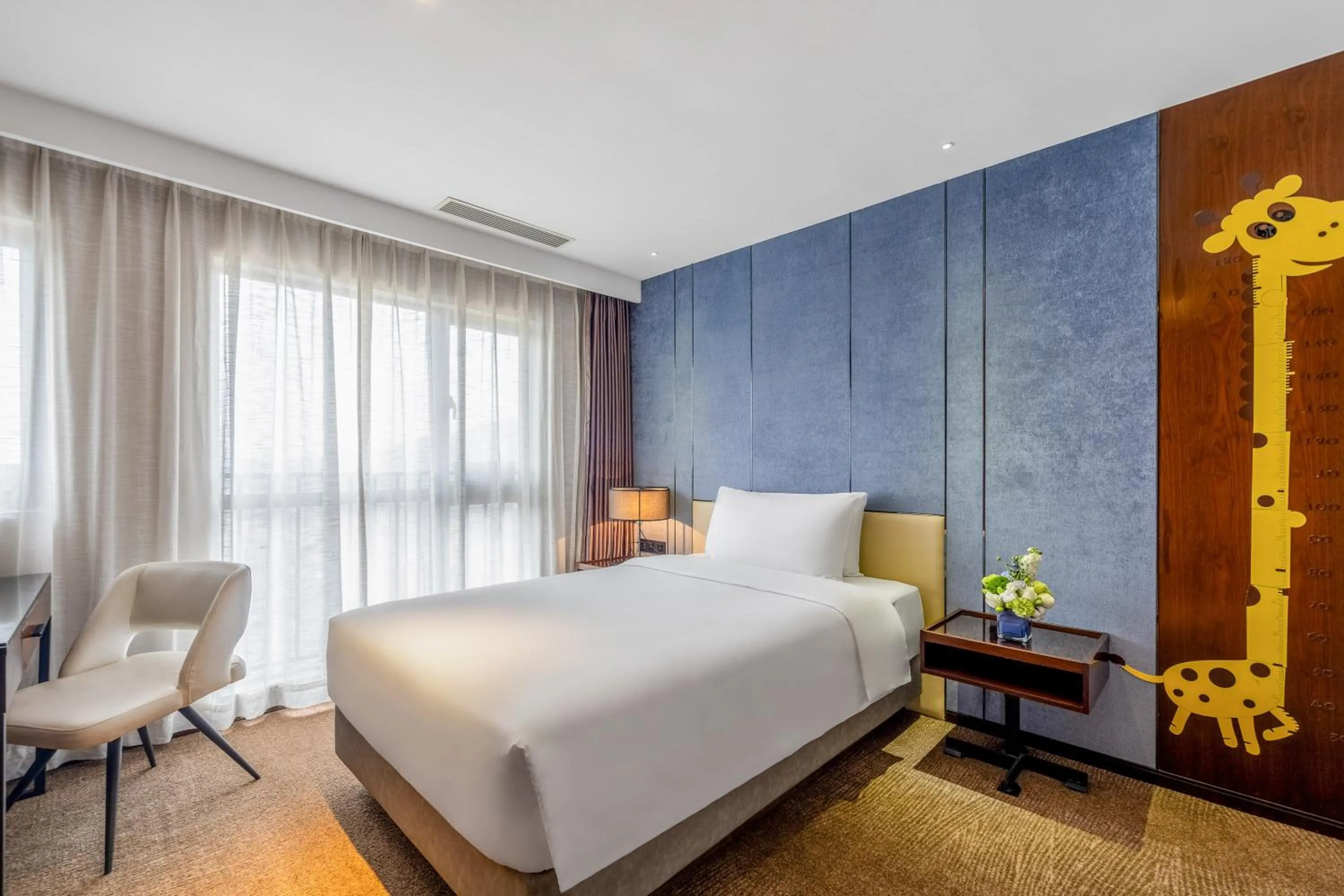 Photo of the whole room, Bed in Zhonghao International Hotel