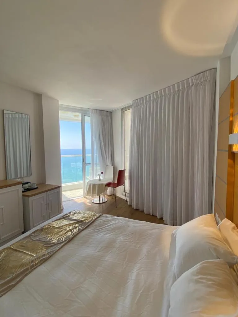 Bedroom, Bed in King Solomon Hotel