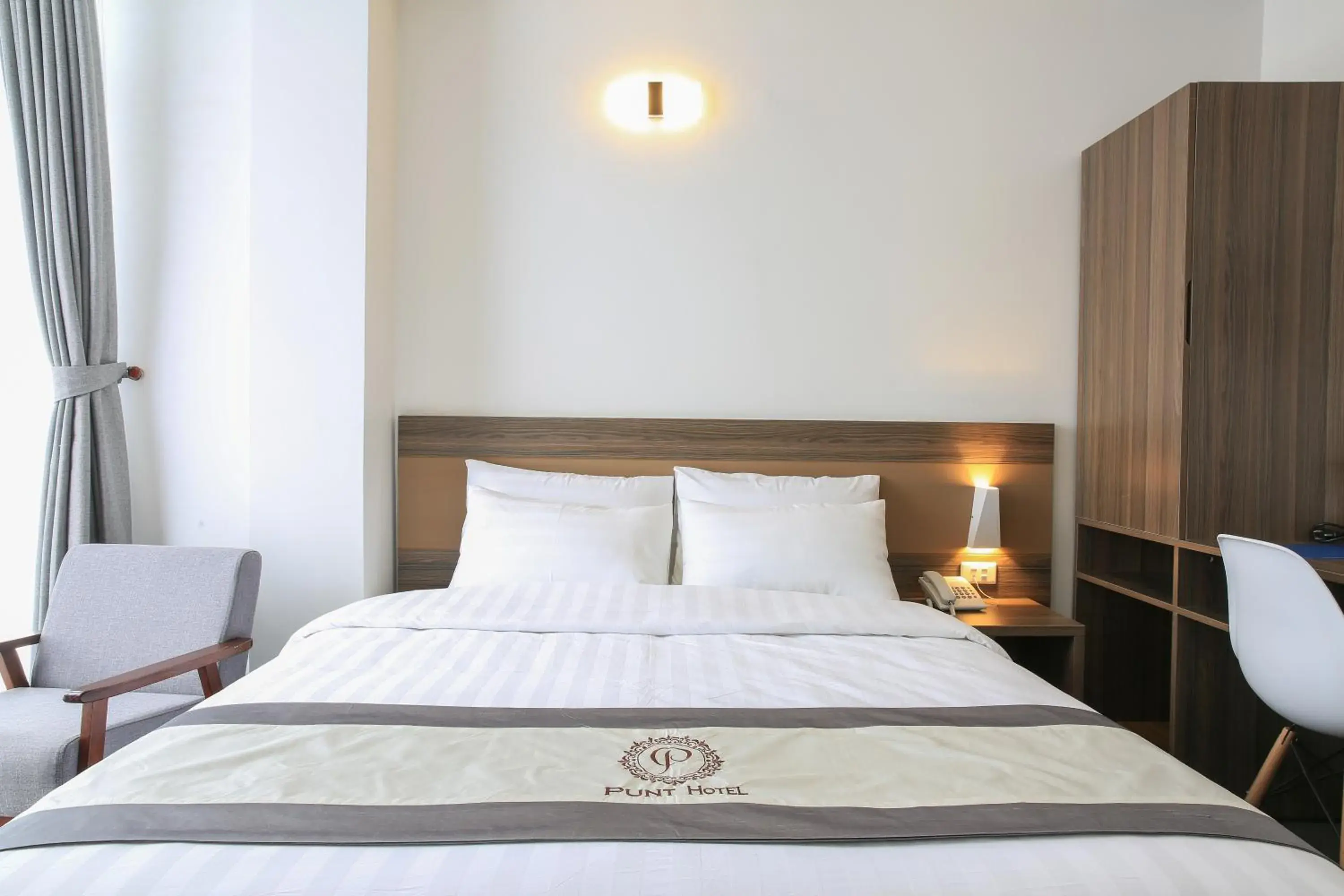 Bedroom, Bed in Punt Hotel Bedroom, Bed in Punt Hotel