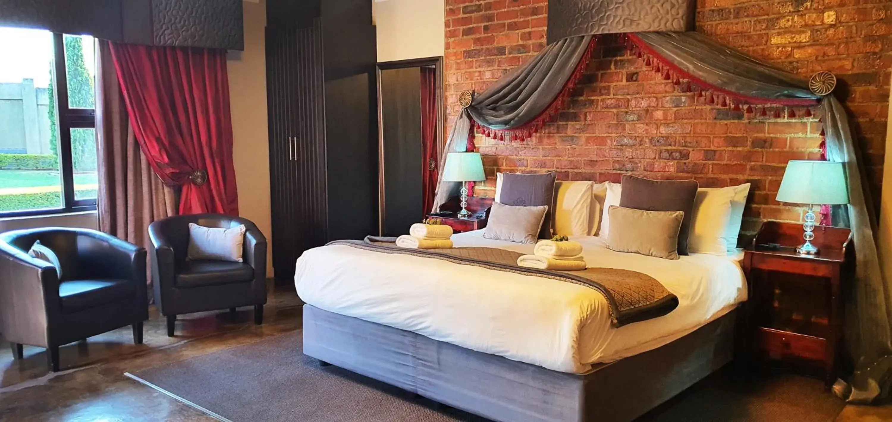 Honeymoon Suite in Accolades Boutique Venue Honeymoon Suite in Accolades Boutique Venue