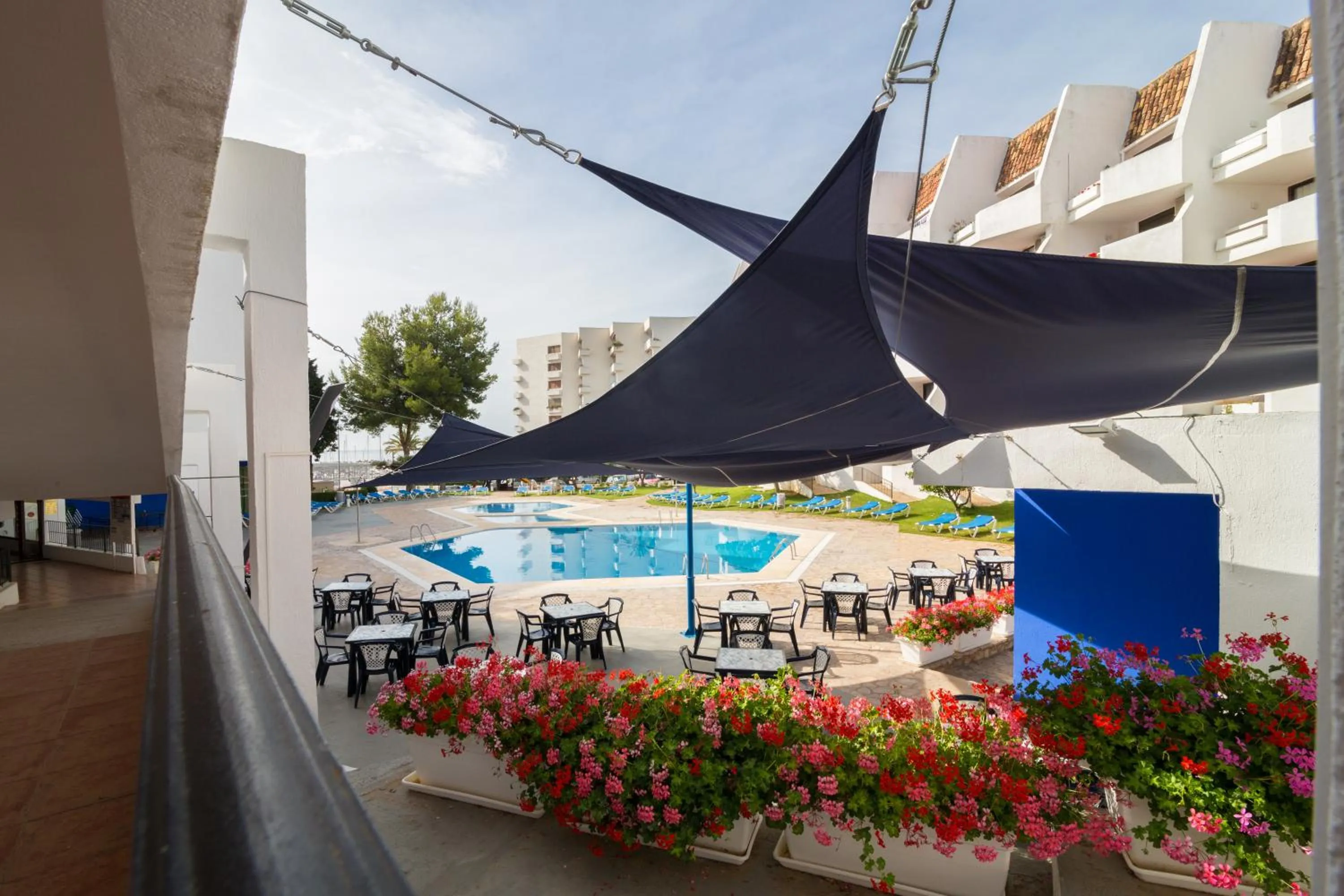 Swimming pool in Apartamentos Complejo Eurhostal