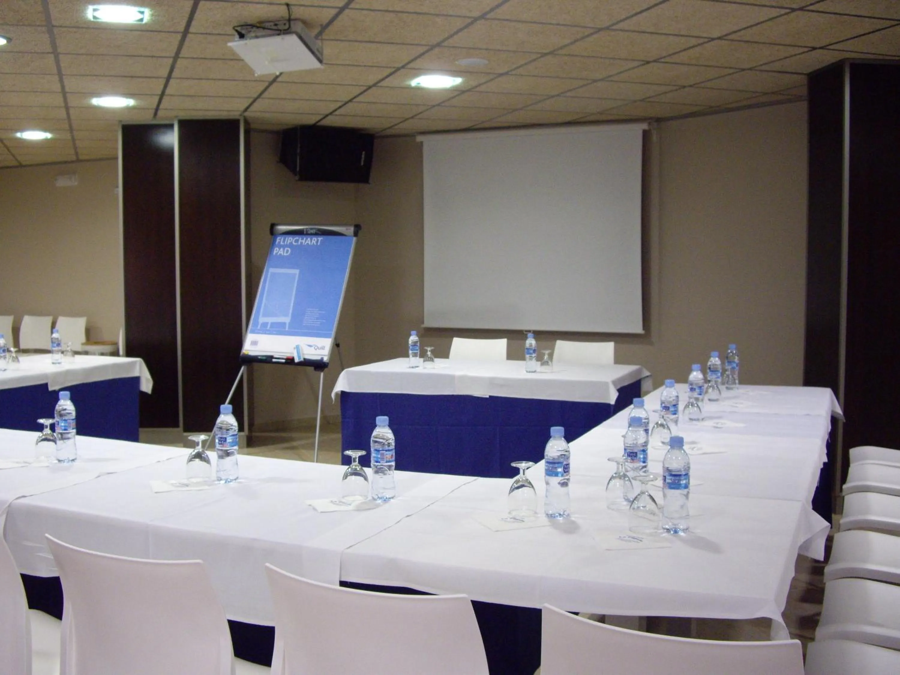 Business facilities in Apartamentos Complejo Eurhostal