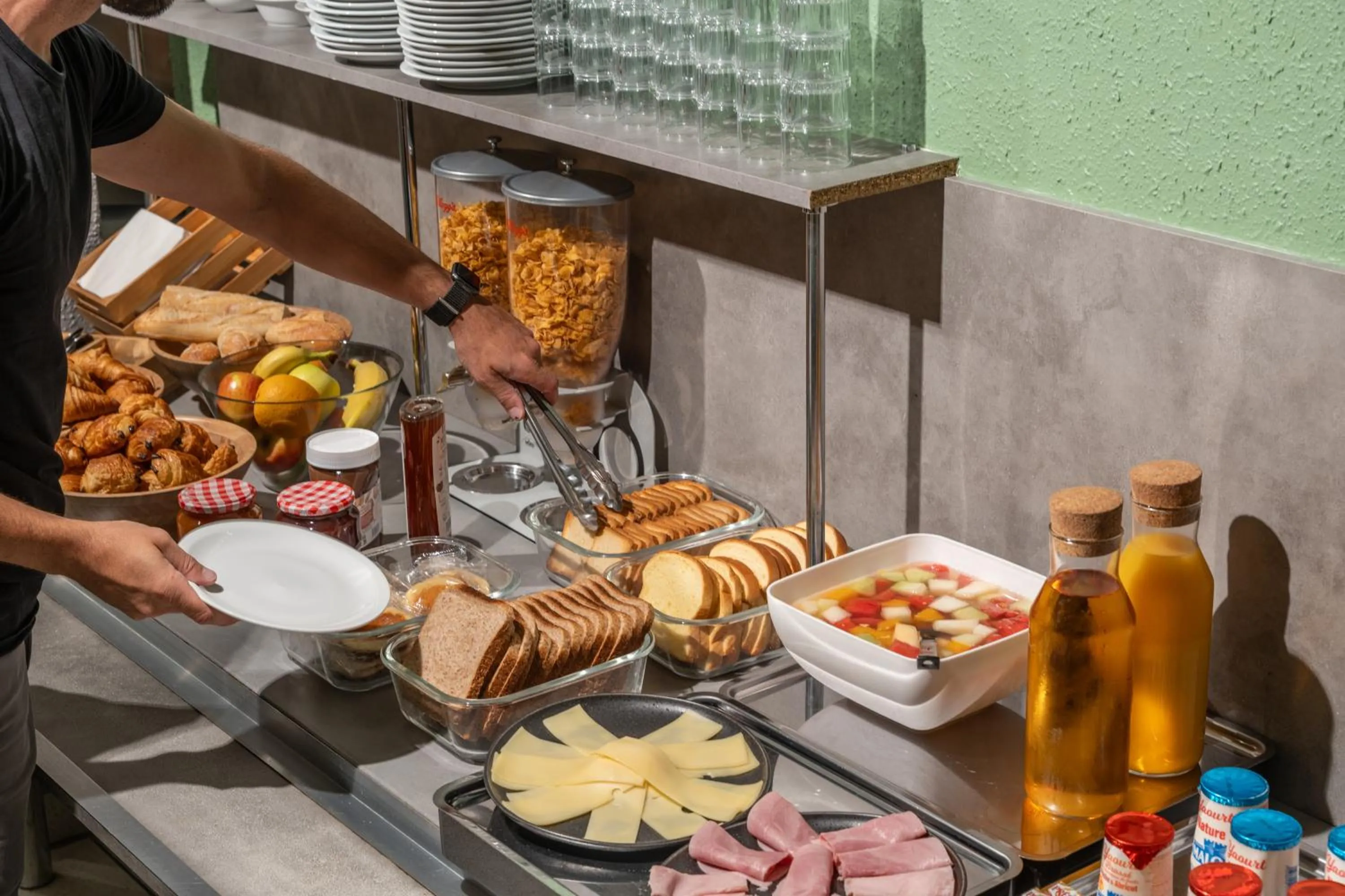 Food and drinks in ibis budget Le Mans Centre