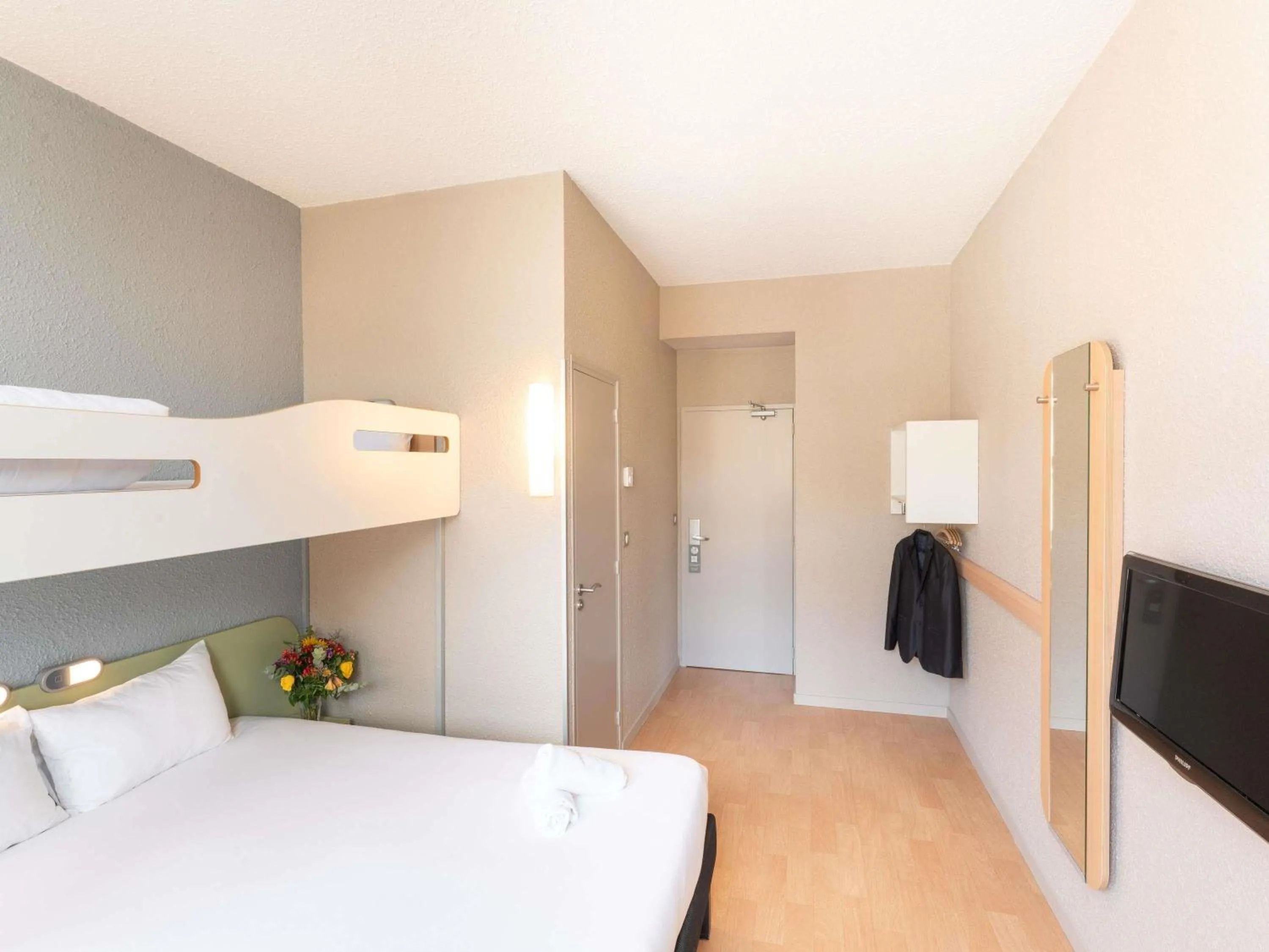 Bedroom, Bed in ibis budget Le Mans Centre