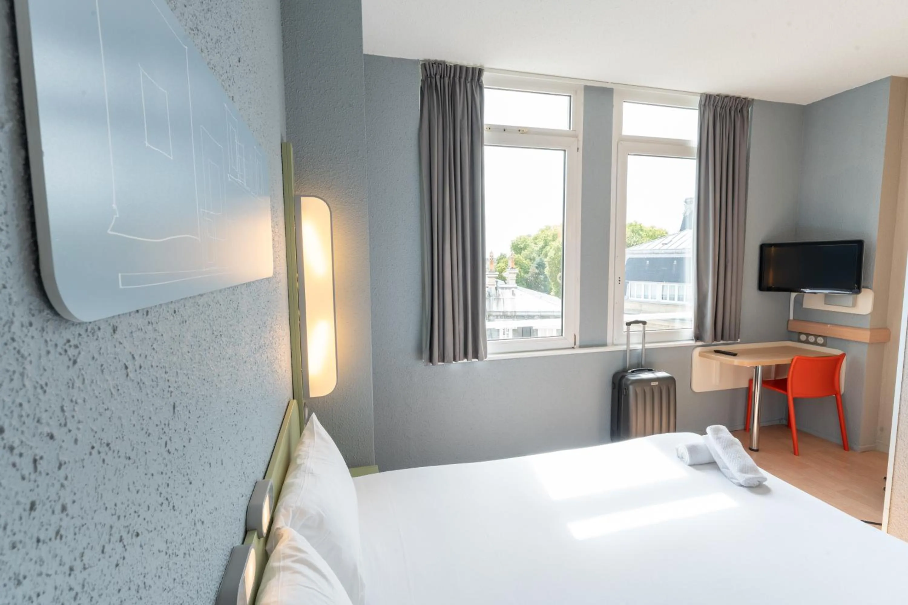 Photo of the whole room, Bed in ibis budget Le Mans Centre