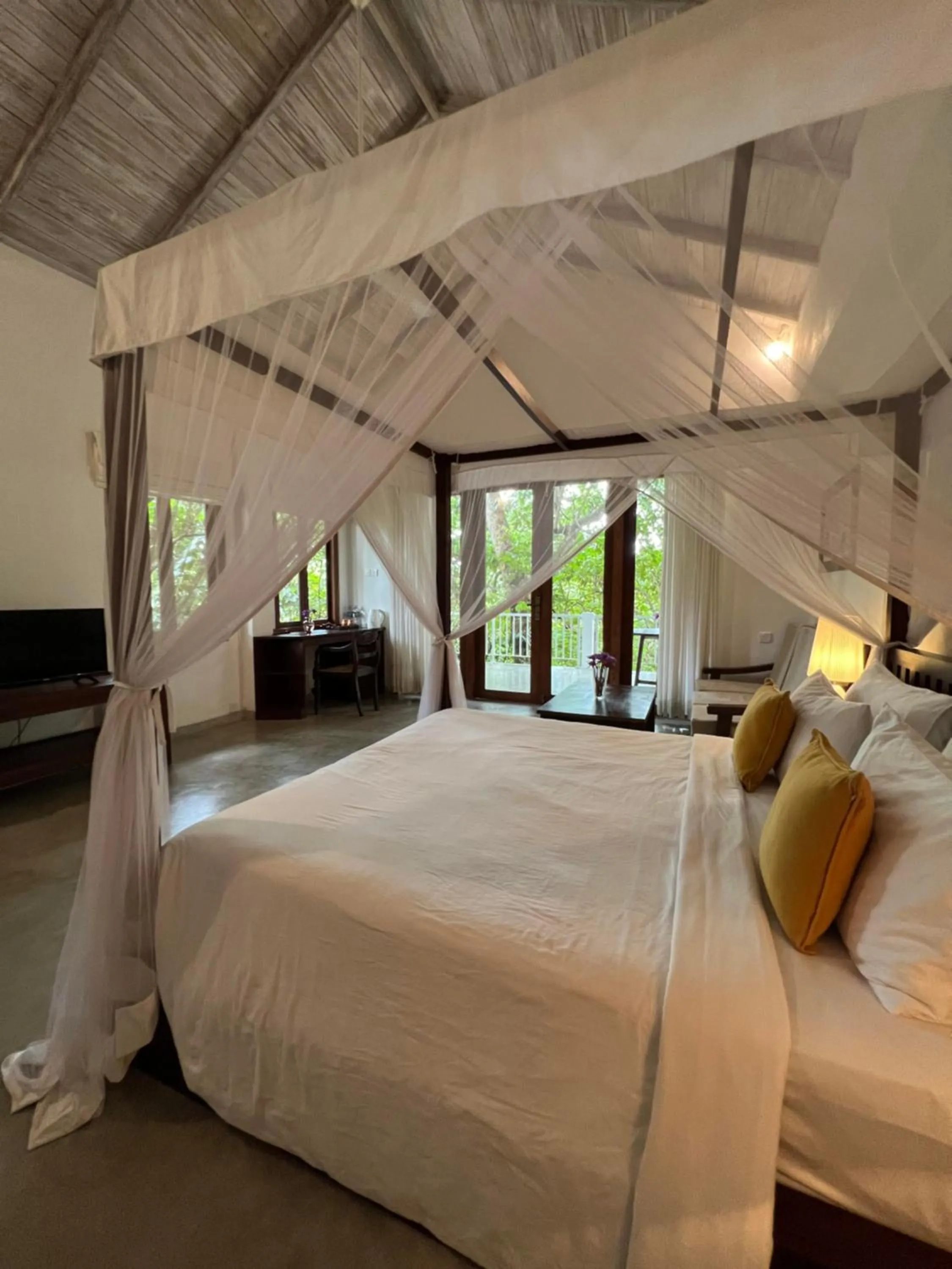 Bedroom, Bed in Ceylon Olive Galle