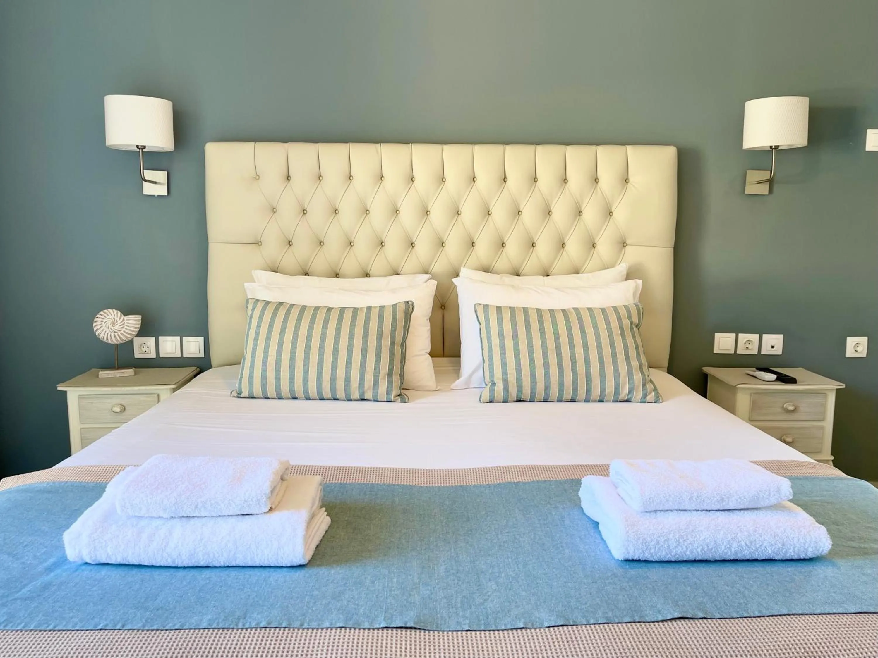 Bedroom, Bed in Helen Hotel