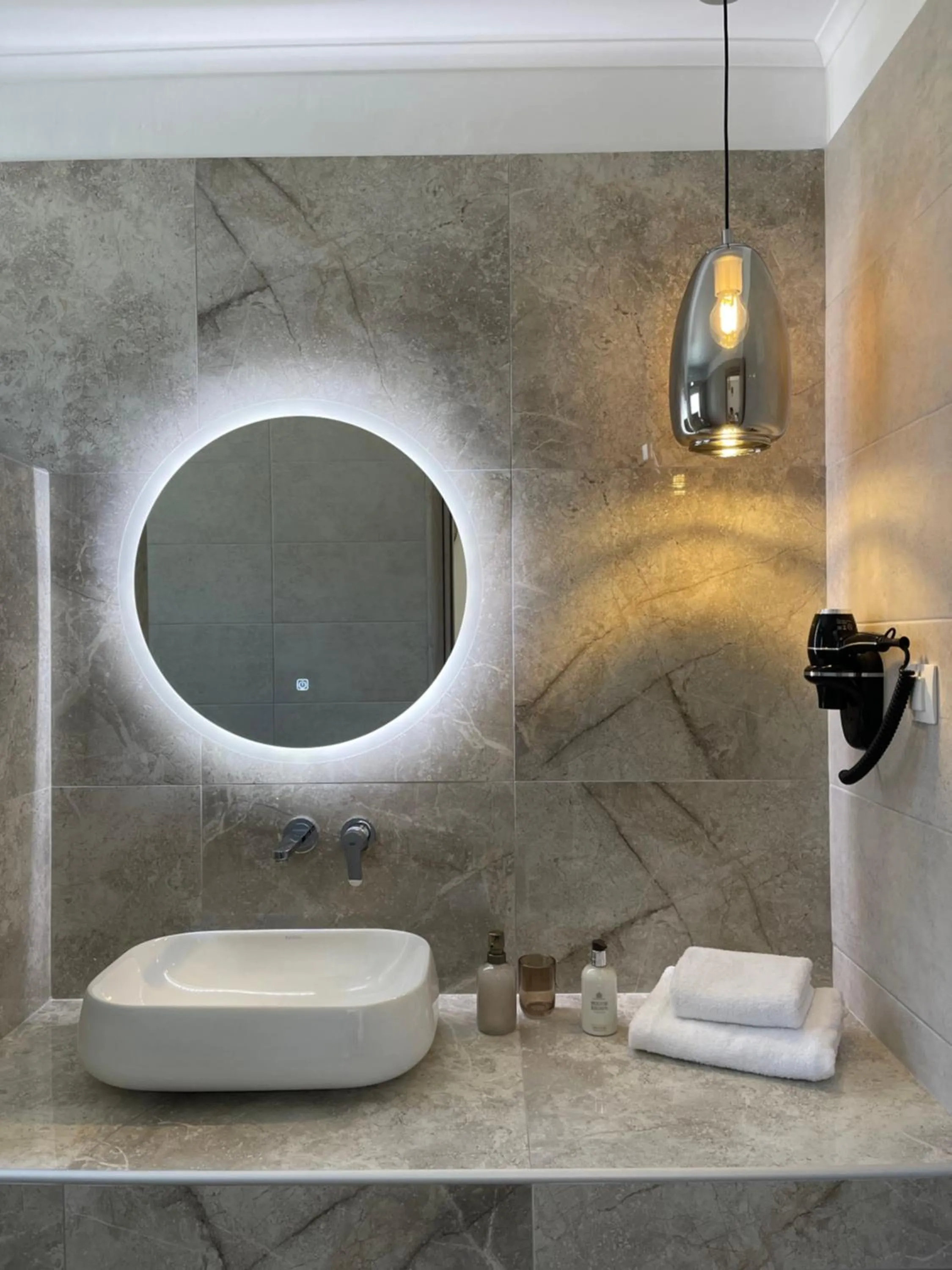 Bathroom in Helen Hotel