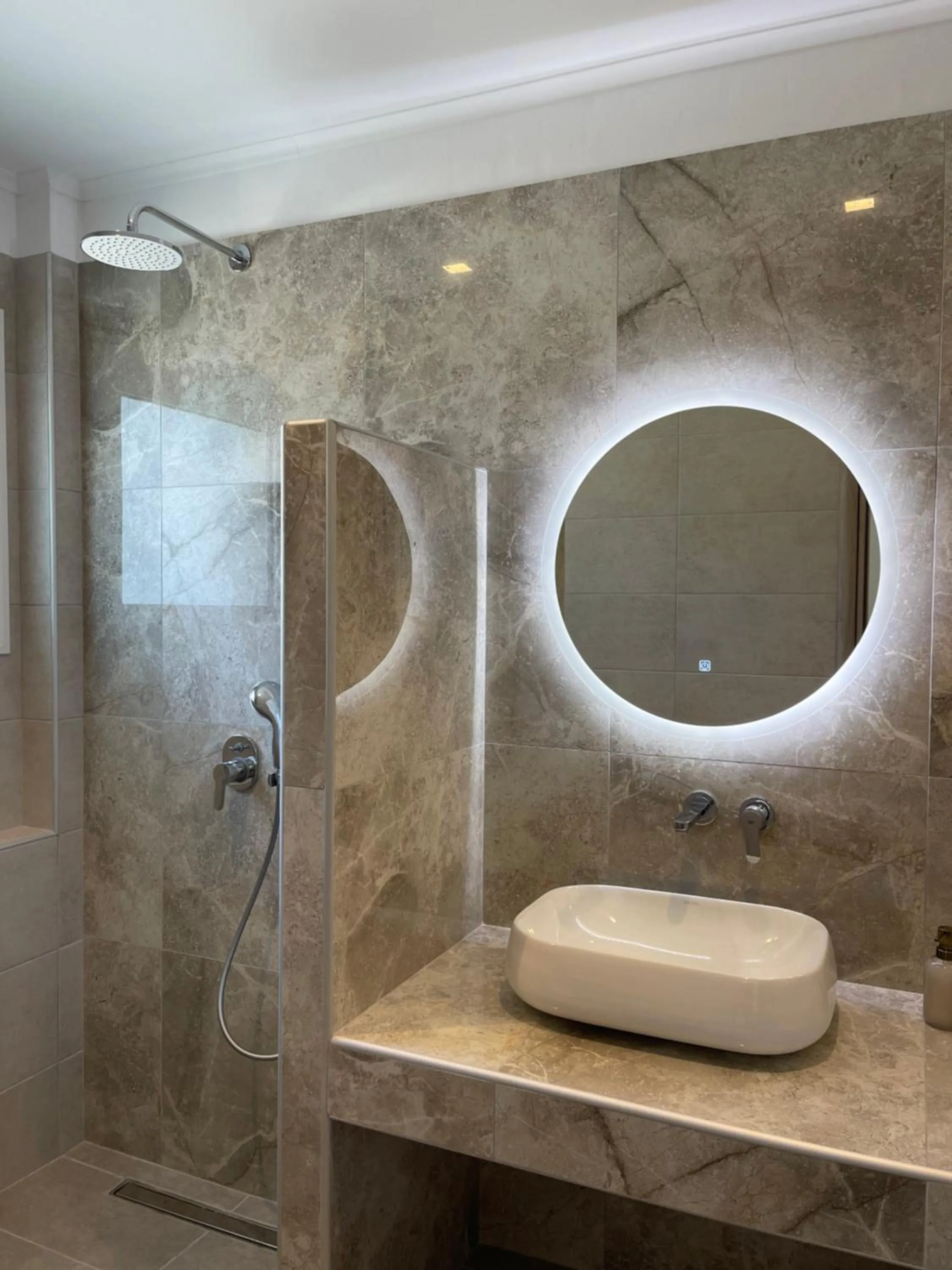 Bathroom in Helen Hotel