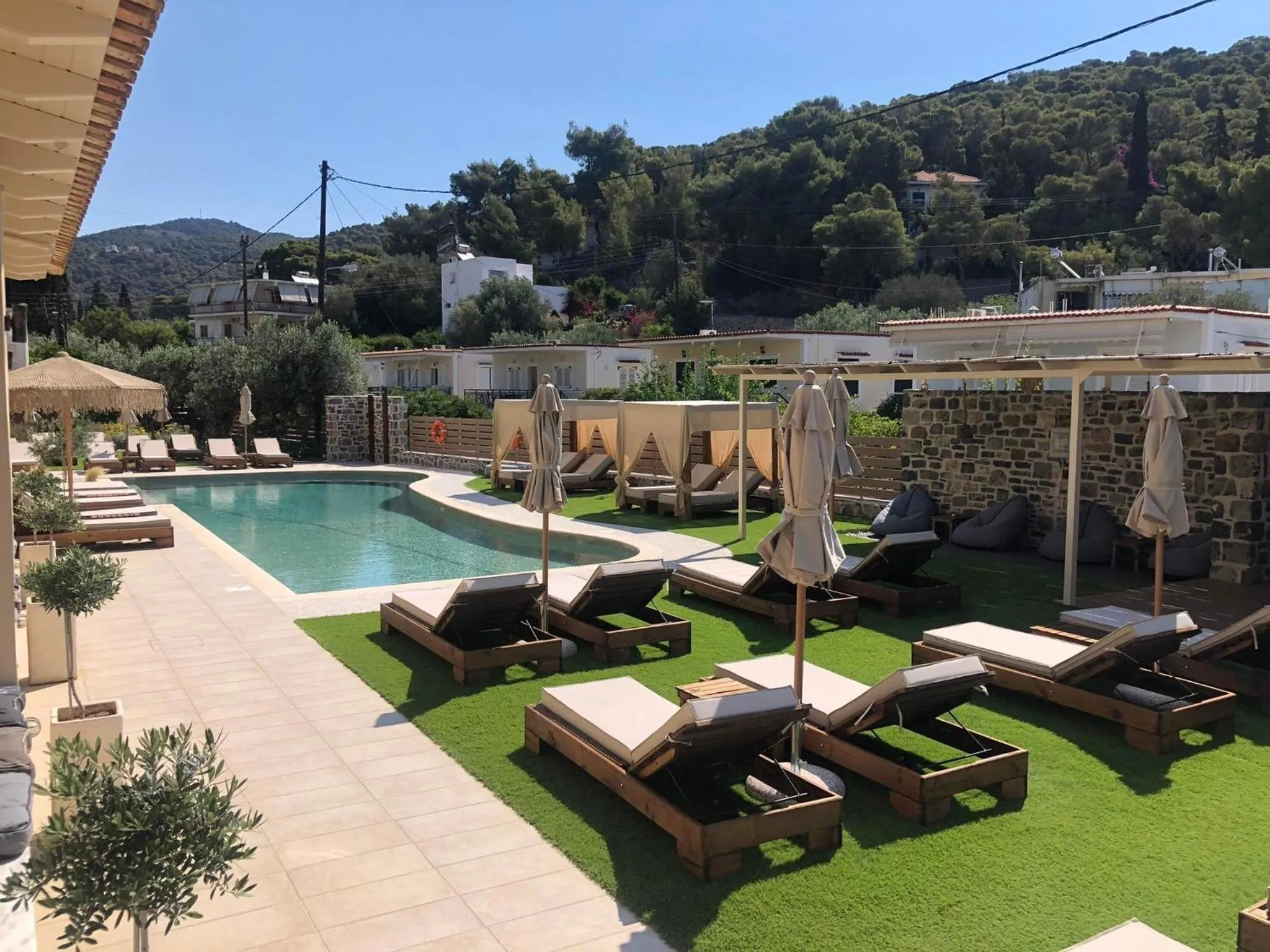 Area and facilities in Helen Hotel