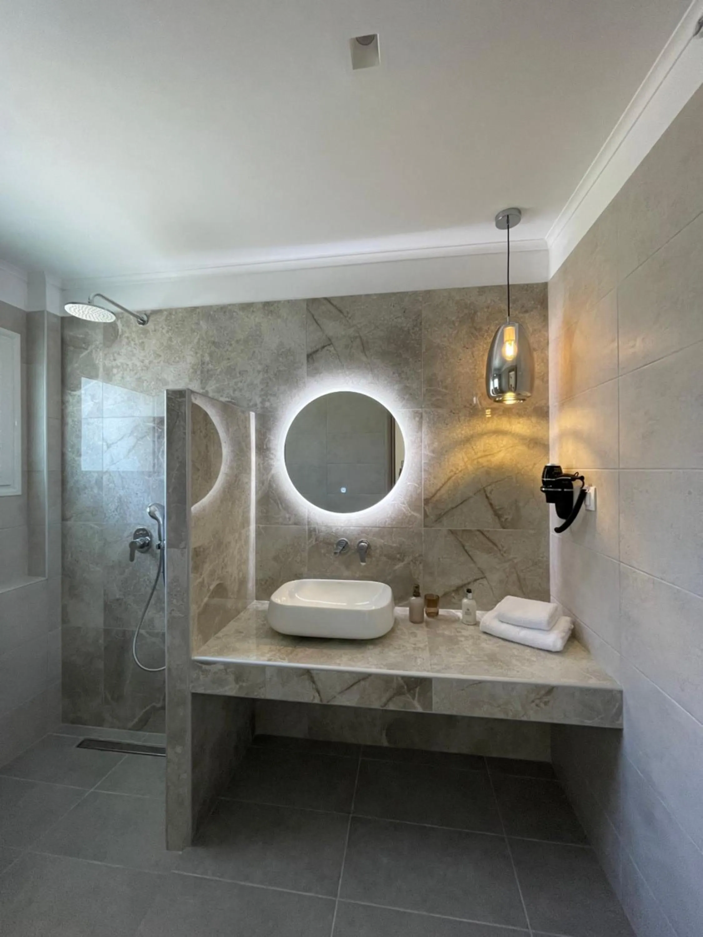 Bathroom in Helen Hotel