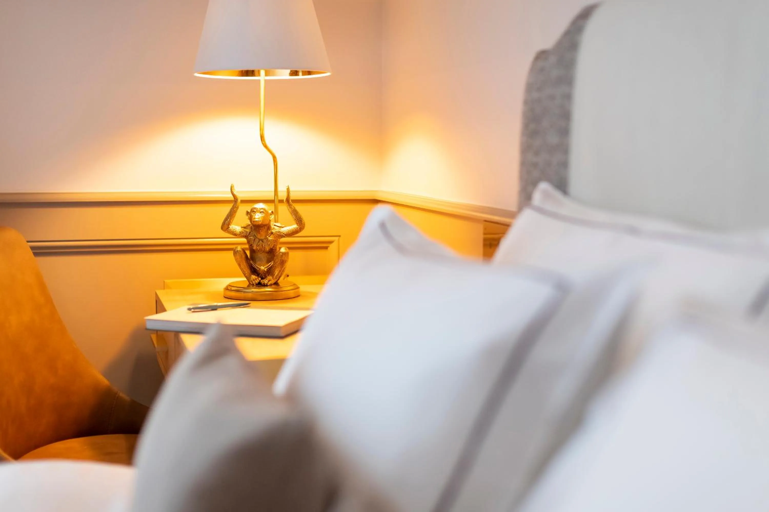 Seating area, Bed in Hôtel Longemalle