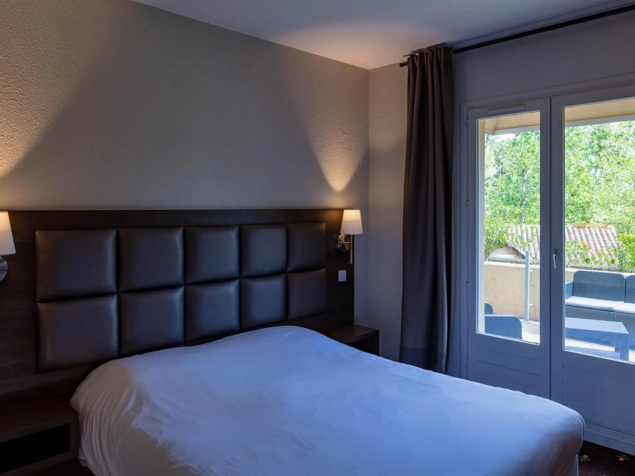 Bedroom, Bed in Logis Hotel Noemys Morgon Bedroom, Bed in Logis Hotel Noemys Morgon