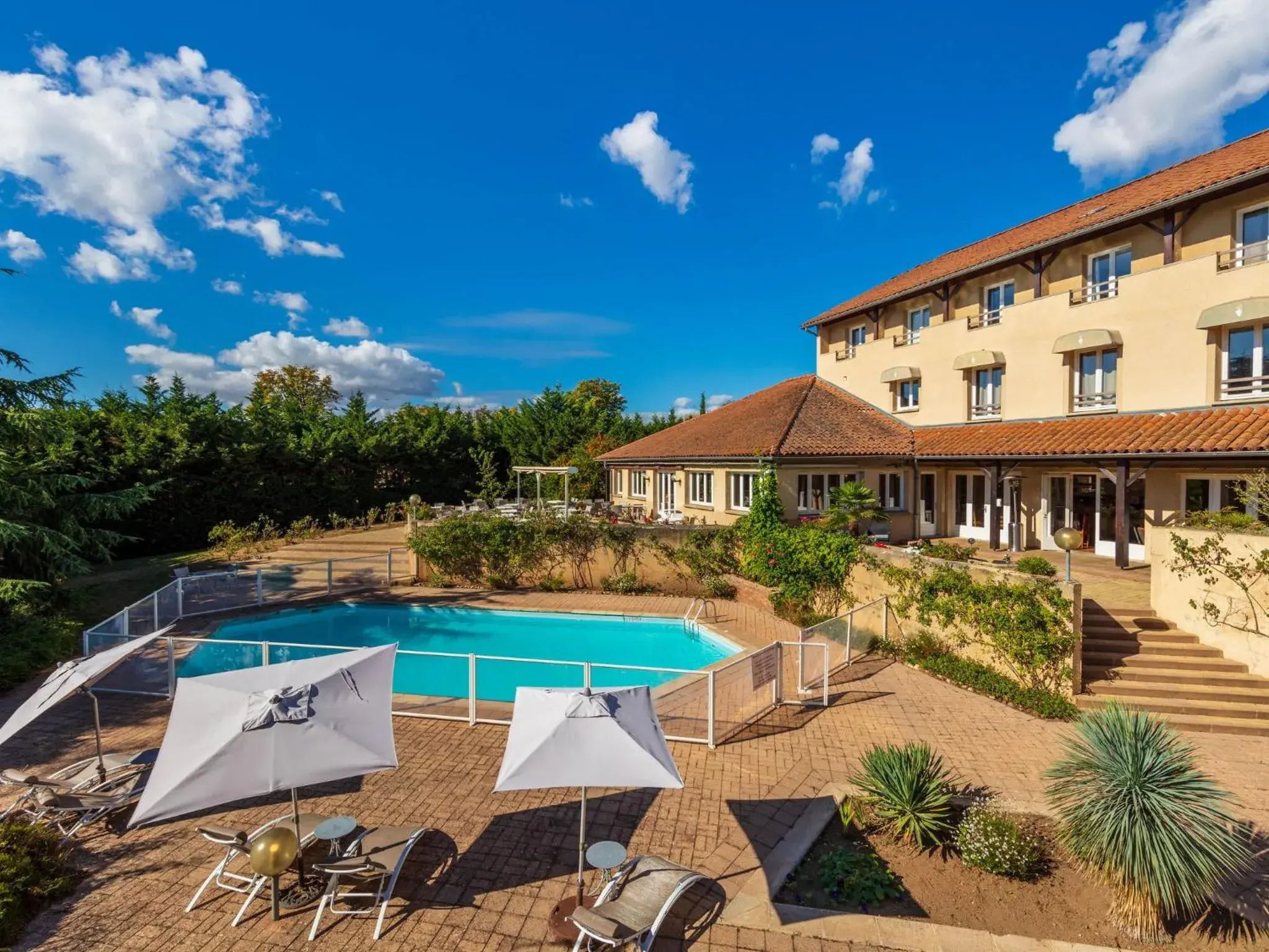 Swimming pool in Logis Hotel Noemys Morgon Swimming pool in Logis Hotel Noemys Morgon