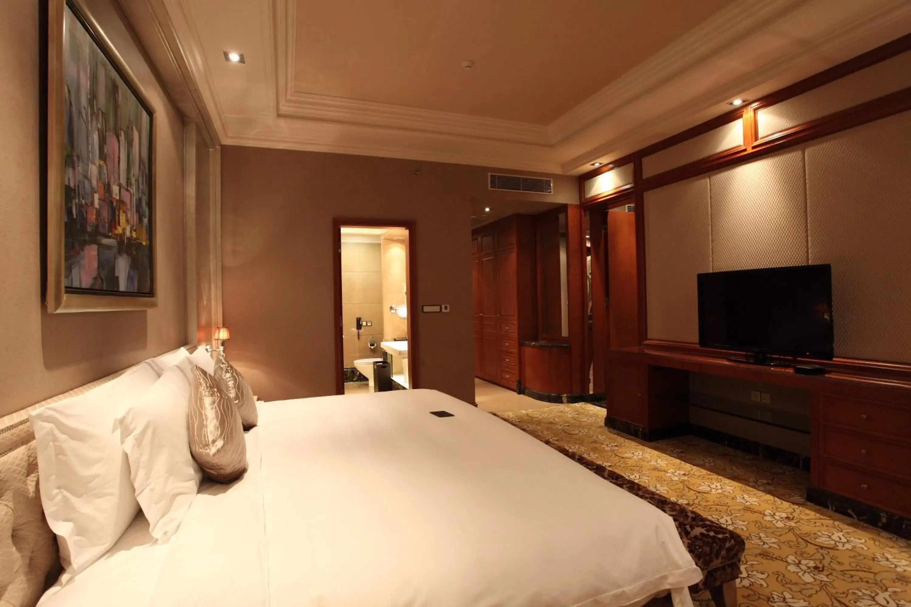 Bedroom, Bed in Chateau Star River Pudong Shanghai Bedroom, Bed in Chateau Star River Pudong Shanghai