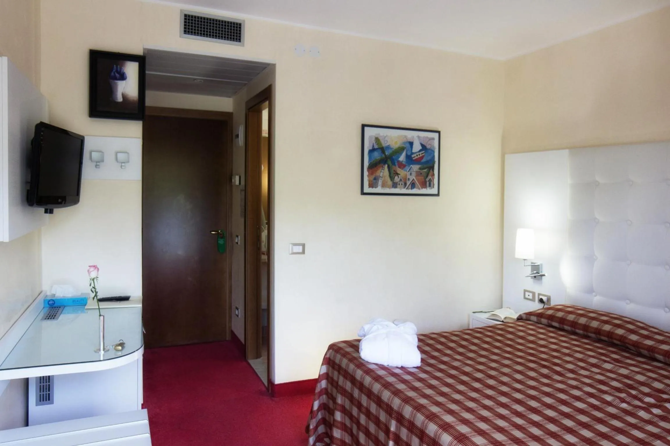 Photo of the whole room, Bed in Hotel Arizona