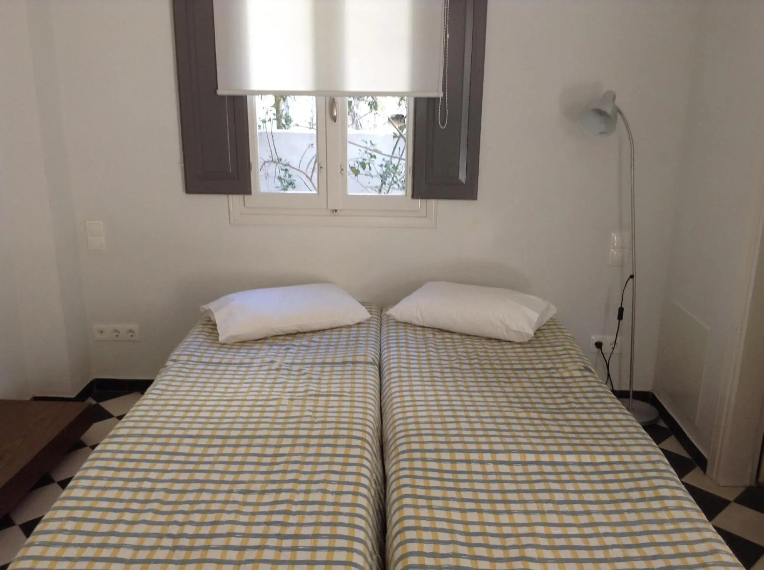 Bed in Rose Bay Hotel Bed in Rose Bay Hotel