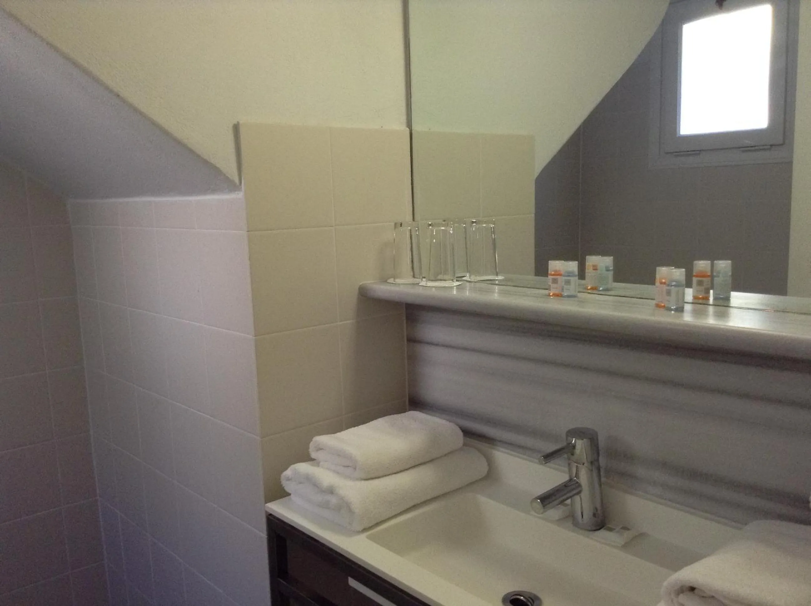 Bathroom in Rose Bay Hotel