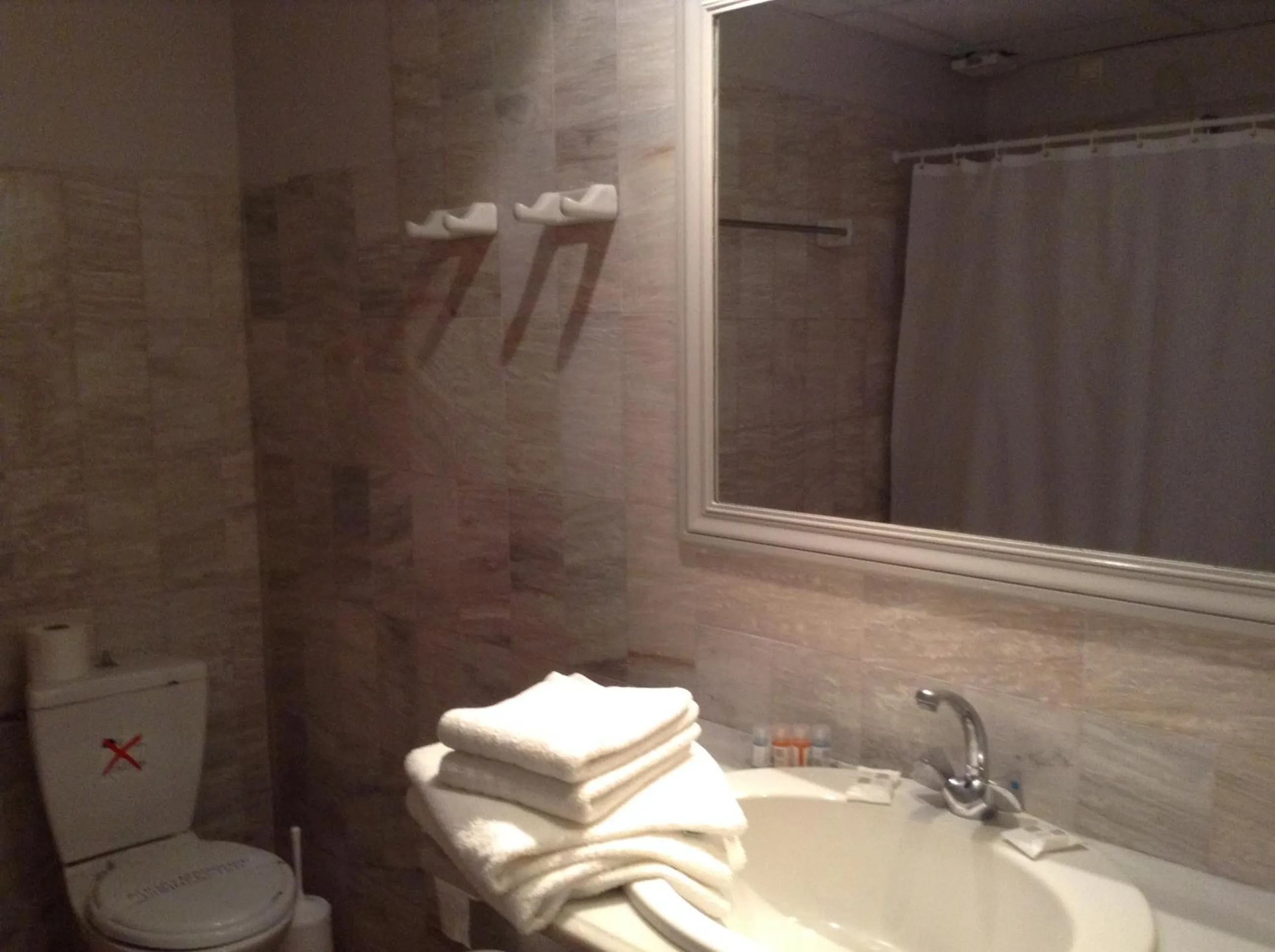 Bathroom in Rose Bay Hotel