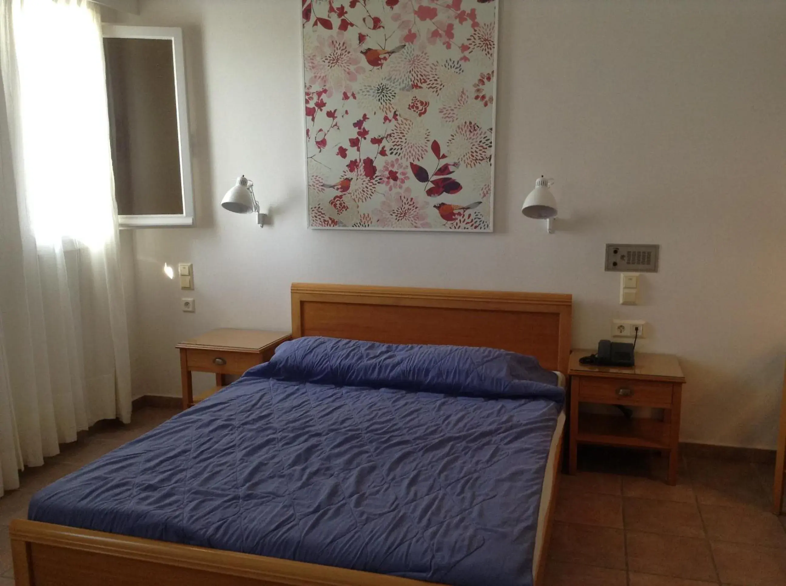 Bed in Rose Bay Hotel Bed in Rose Bay Hotel